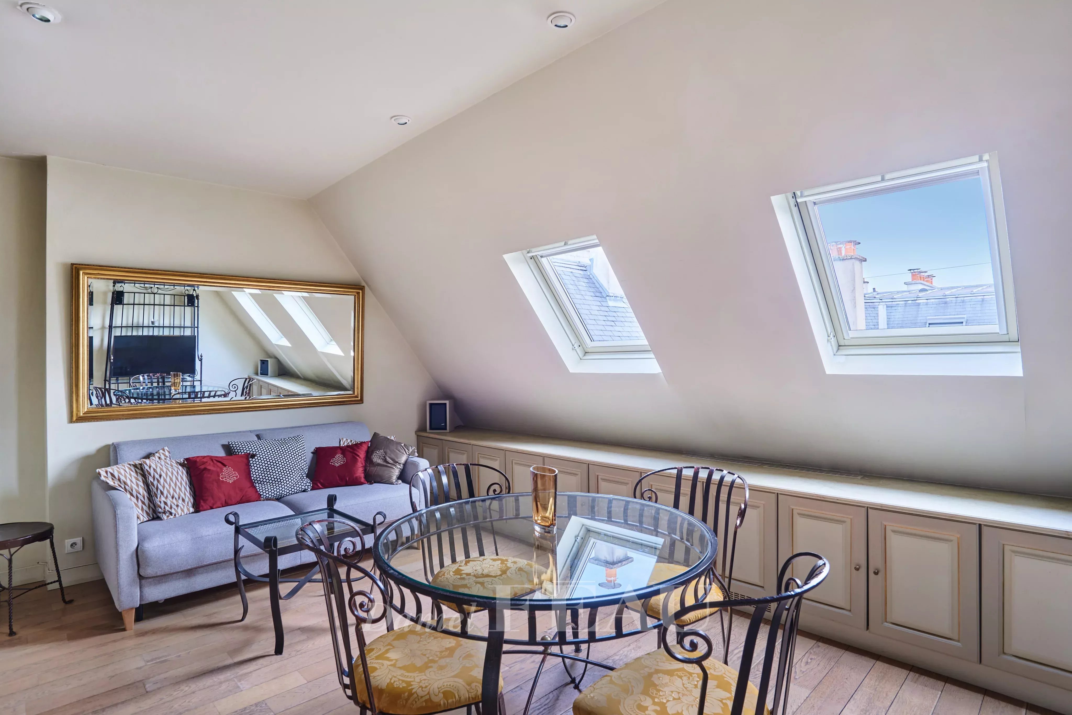 Paris 16th District – A one-bed apartment rented furnished