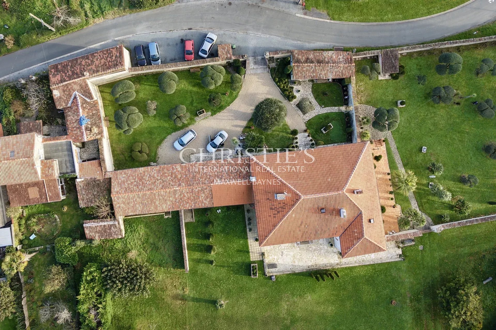 5 Bedroom Villa/Townhouse's Image 24