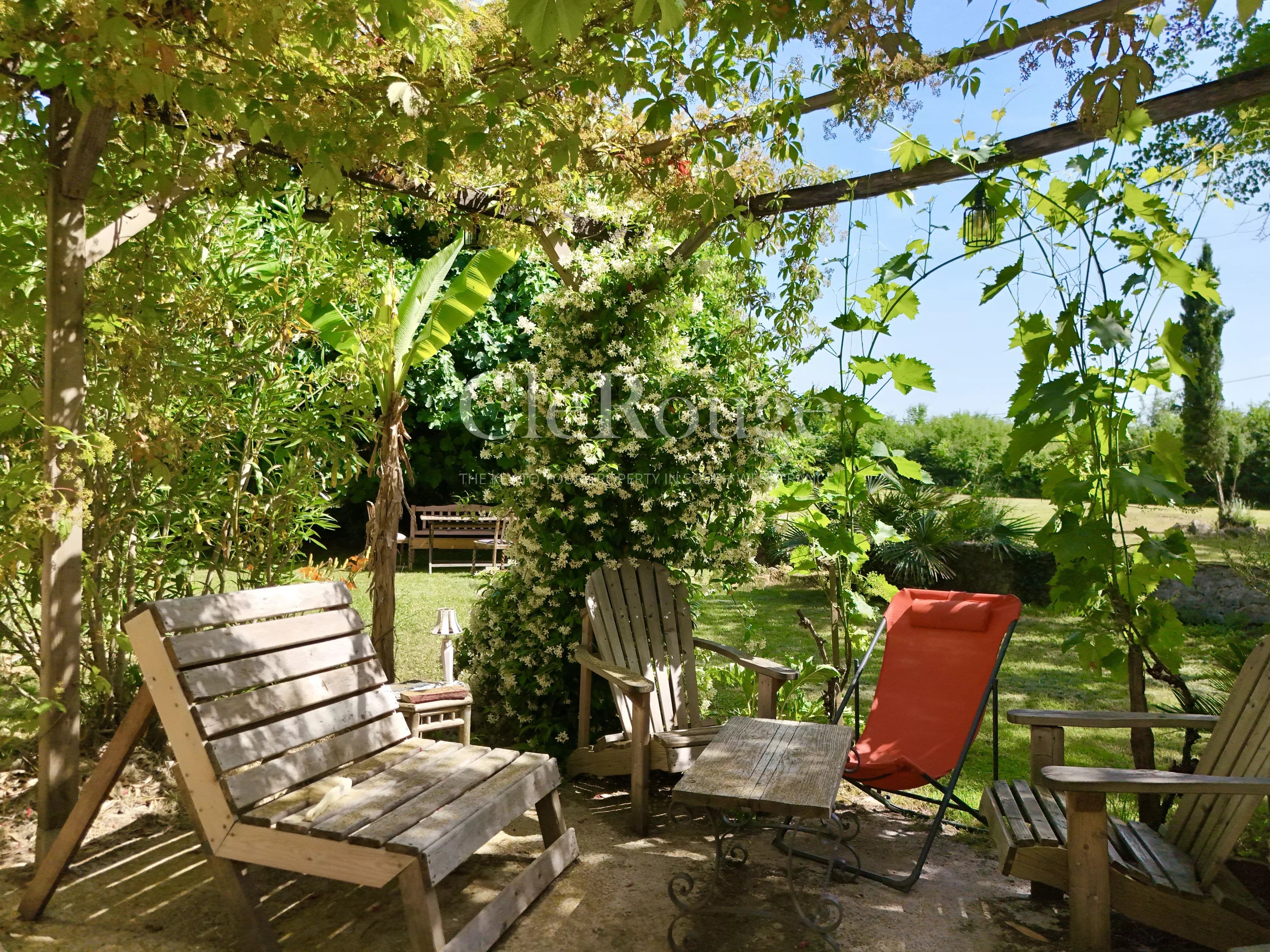 15 minutes from Monségur – Stunning 5-bedroom stone property