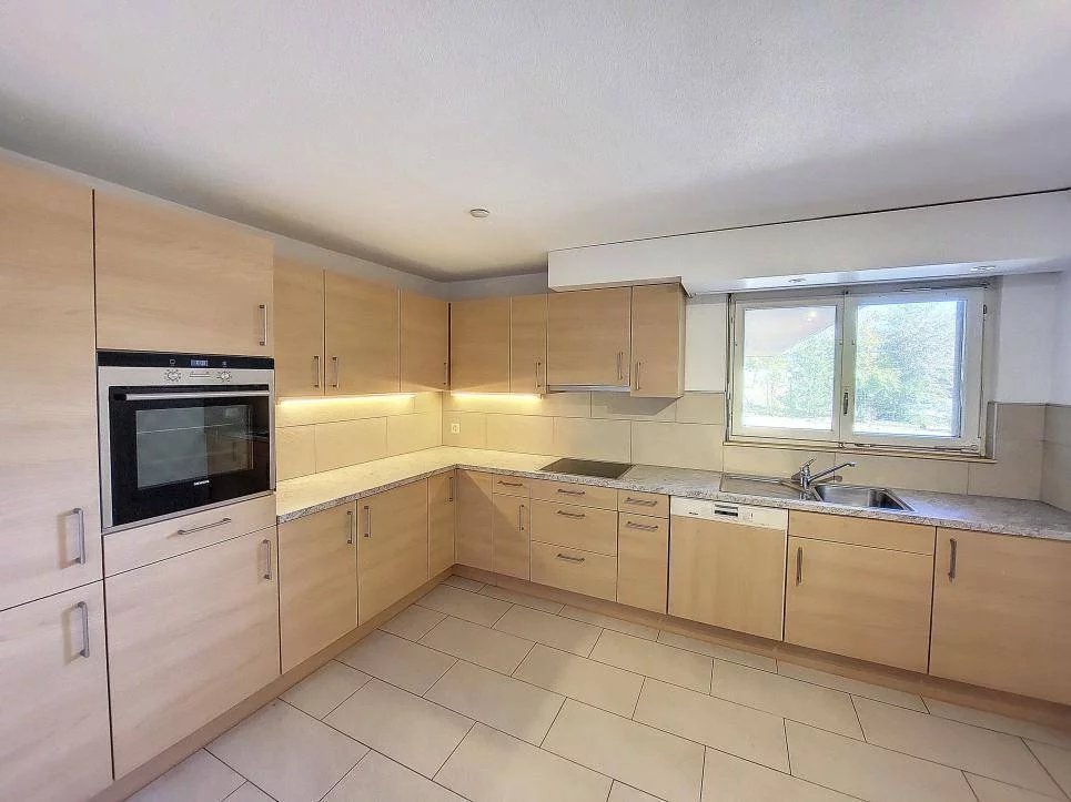 Opportunité pour Investisseurs : Immeuble avec 3 Appartements Spacieux !