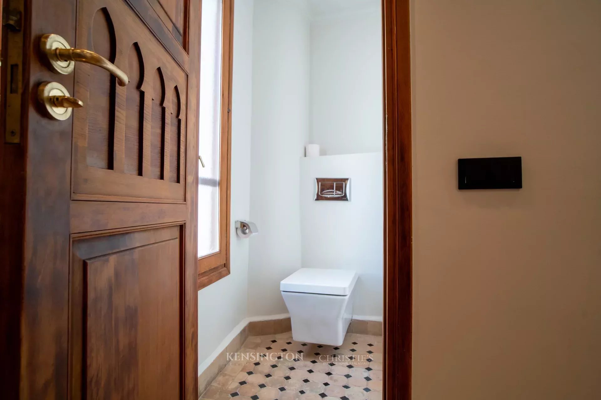 8 Bedroom Villa/Townhouse's Image 23