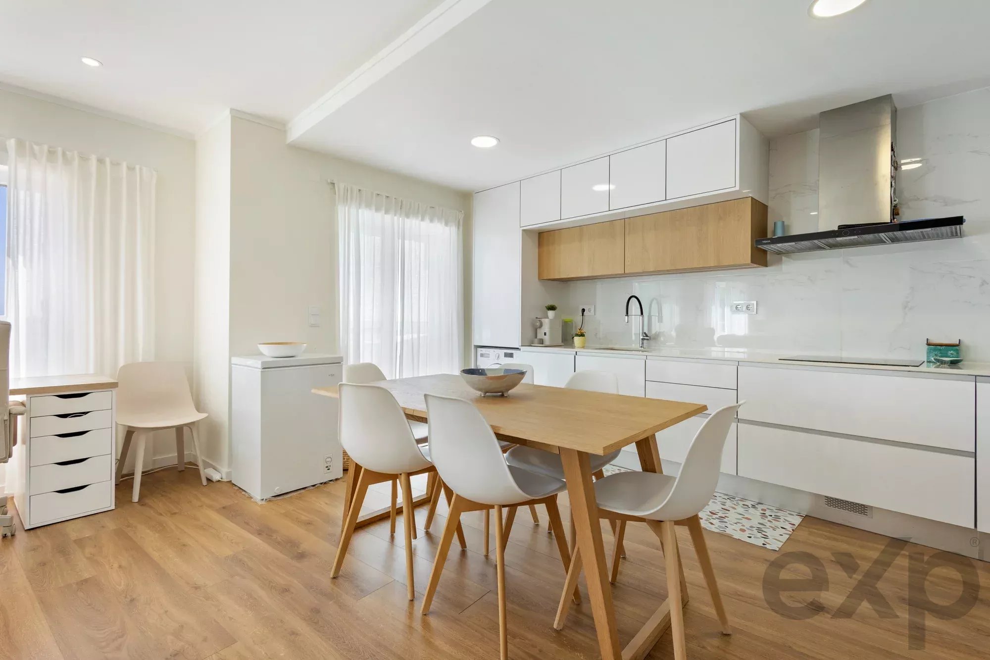 Amazing Two‑Bedroom Apartment with River View and Garage 87152839 image 3
