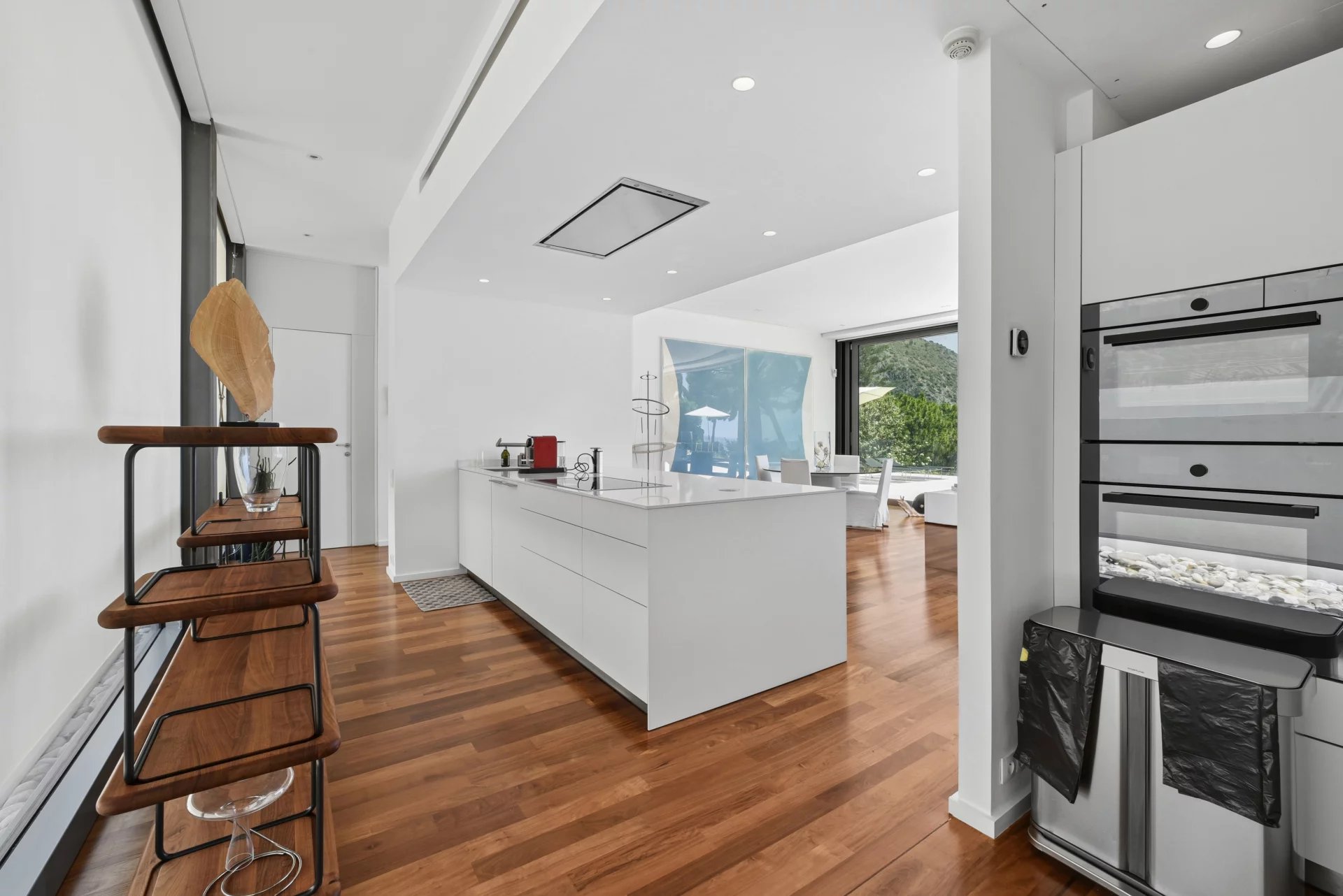 Villa contemporaine d'exception à Èze Bord de Mer – Un véritable écrin entre mer et montagne