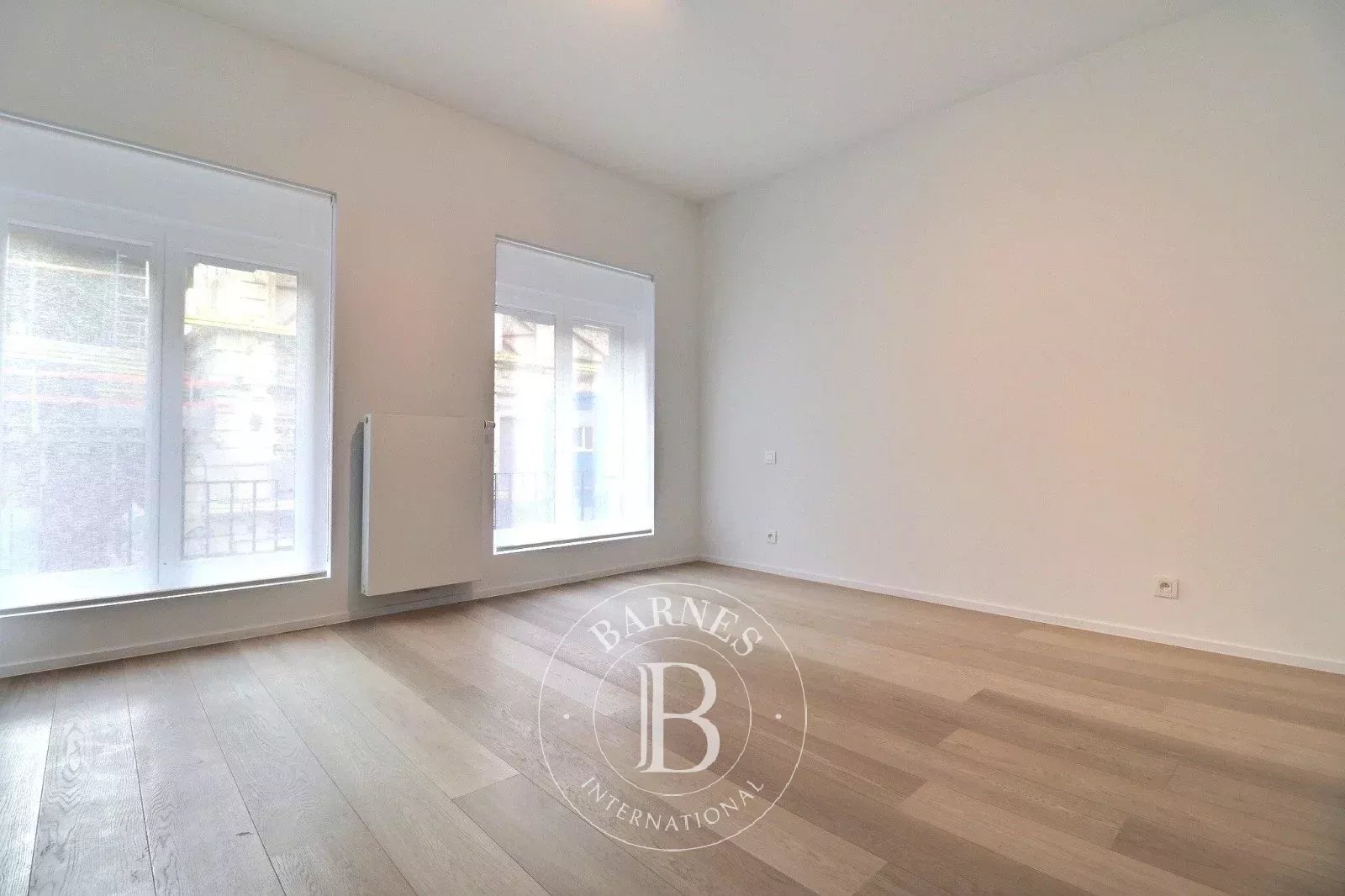 In the heart of Brussels - Renovated duplex 2bed + terrace + parking (optional)