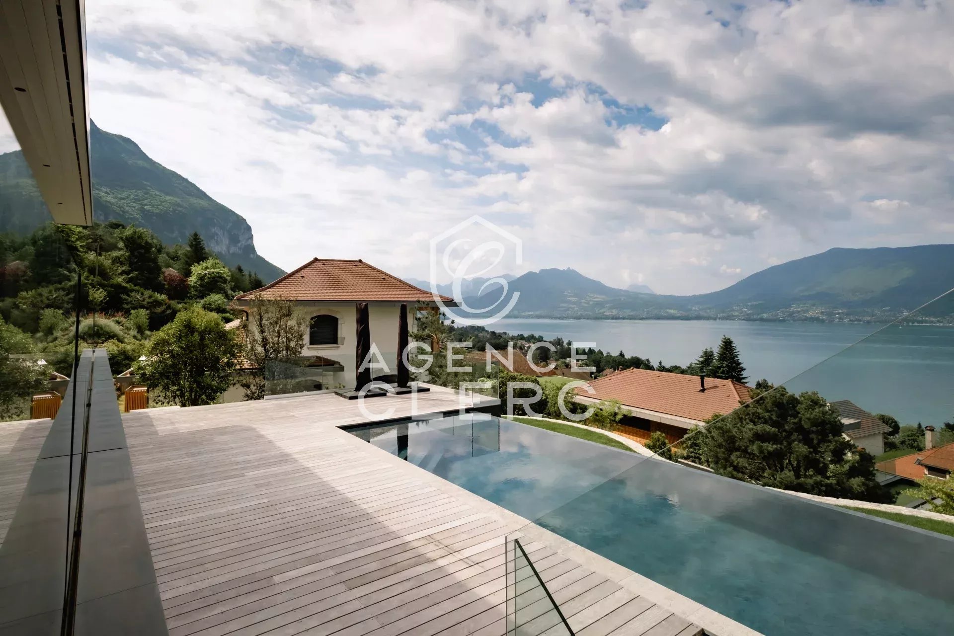 4 Bedroom Villa/Townhouse's Image 4