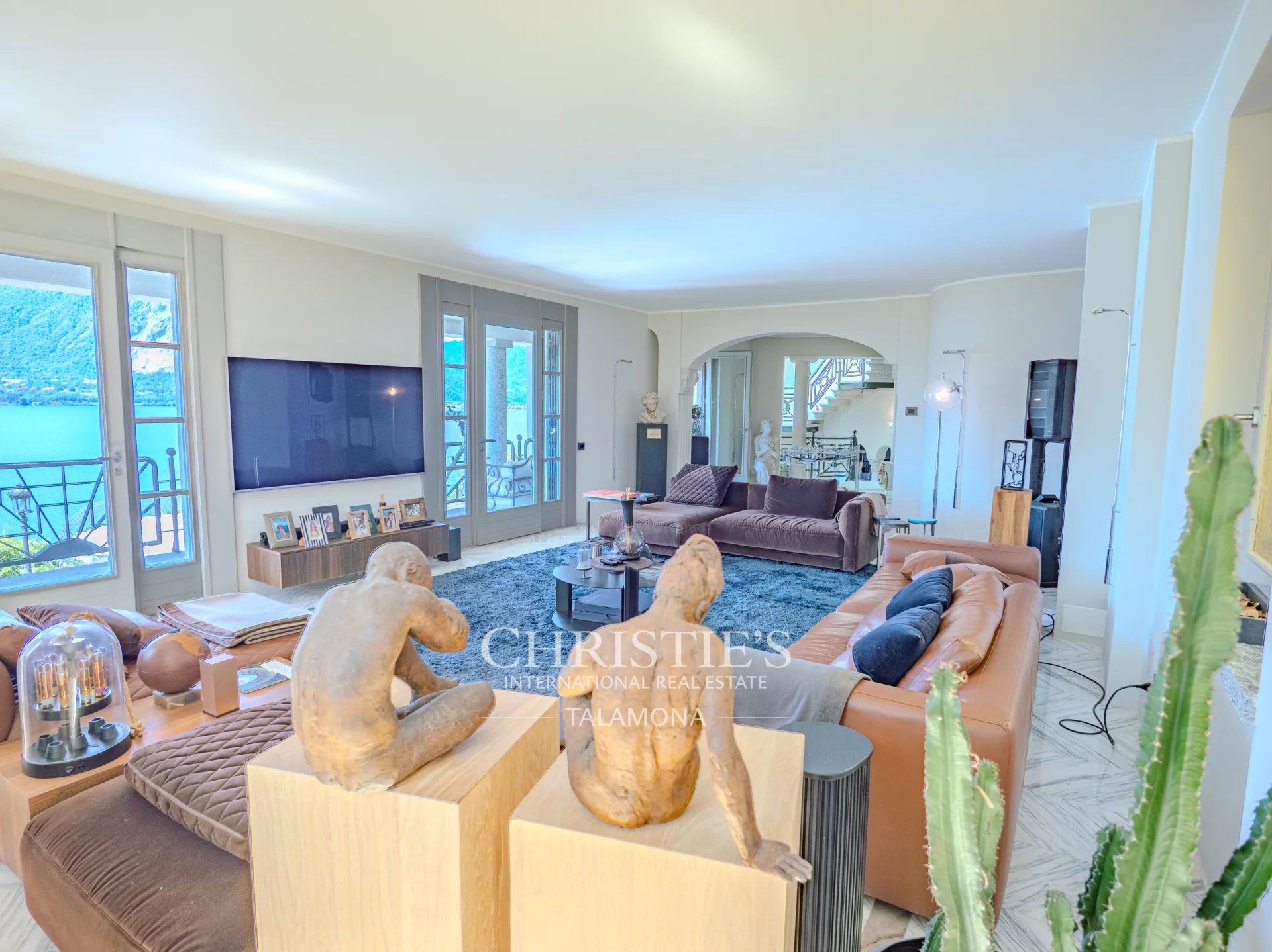 6 Bedroom Villa/Townhouse's Image 17