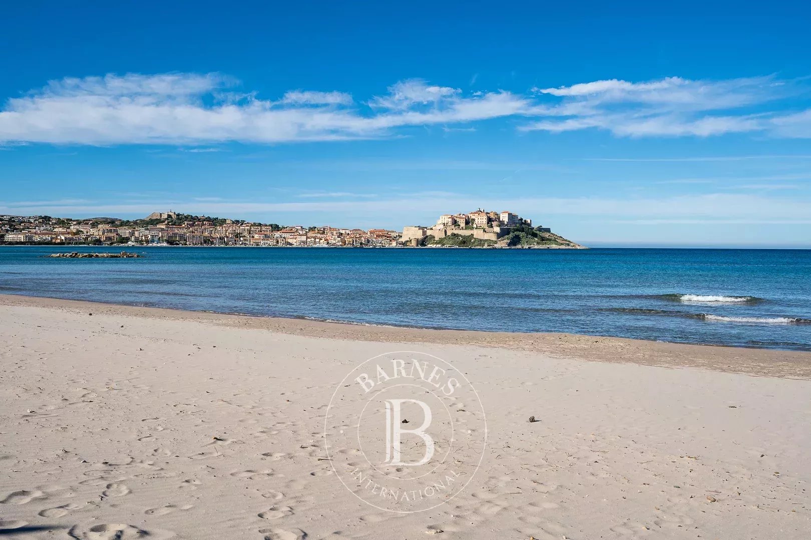 Exclusivité, Calvi, villa 6 chambres, piscine, vue mer, centre-ville et plage à pied