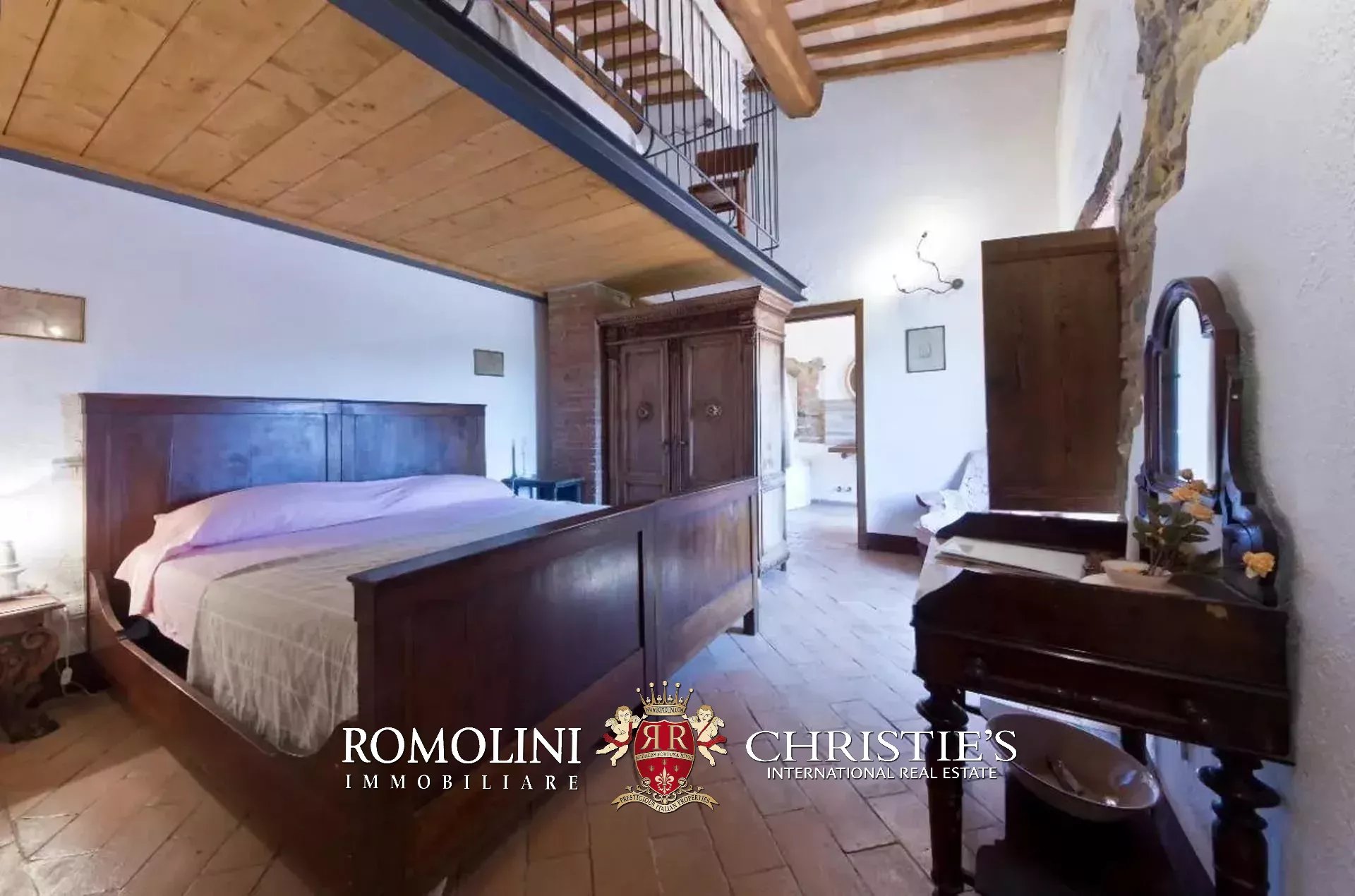 8 Bedroom Villa/Townhouse's Image 30