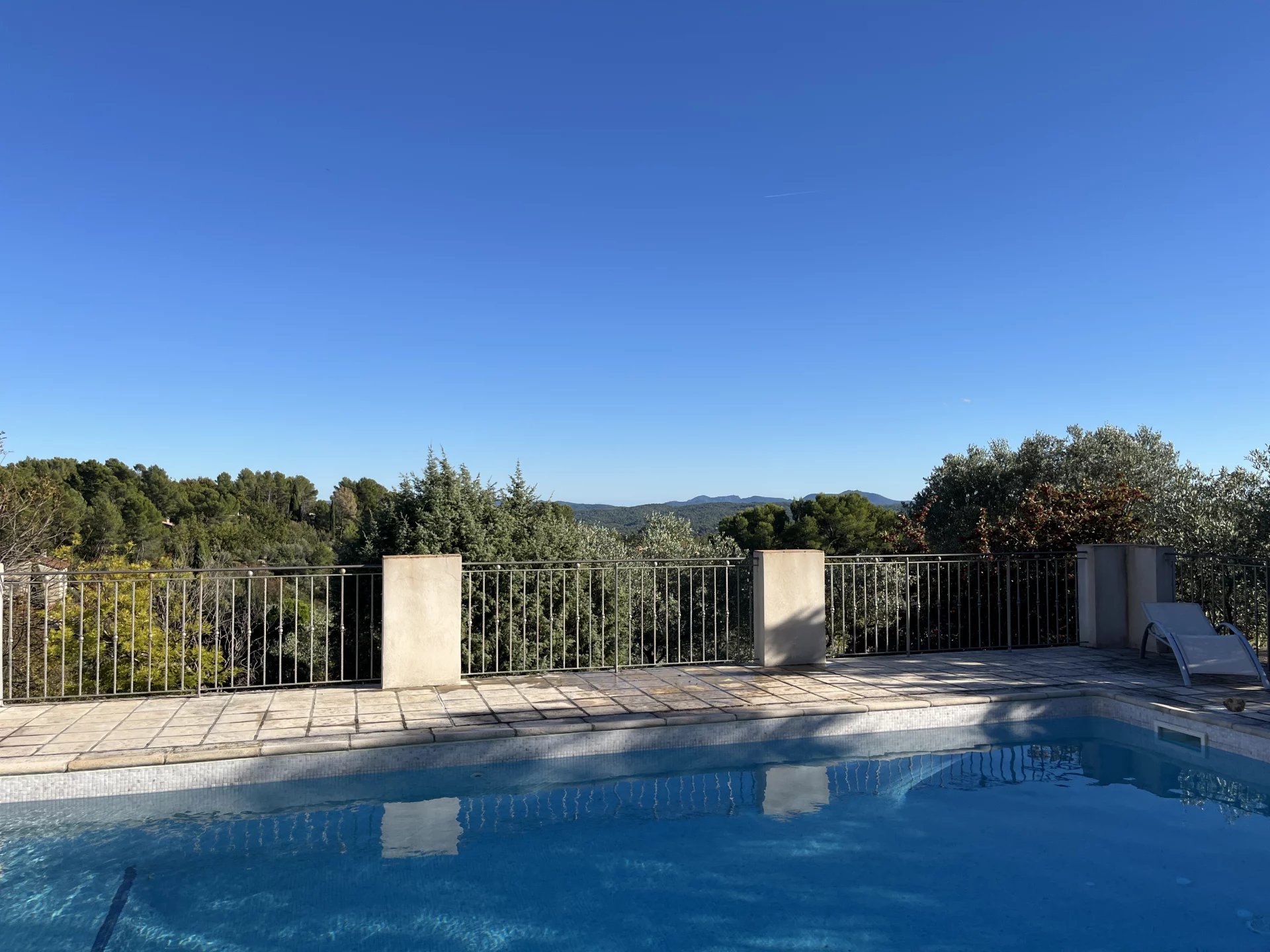Villa with nice view and independent studio - Seillans