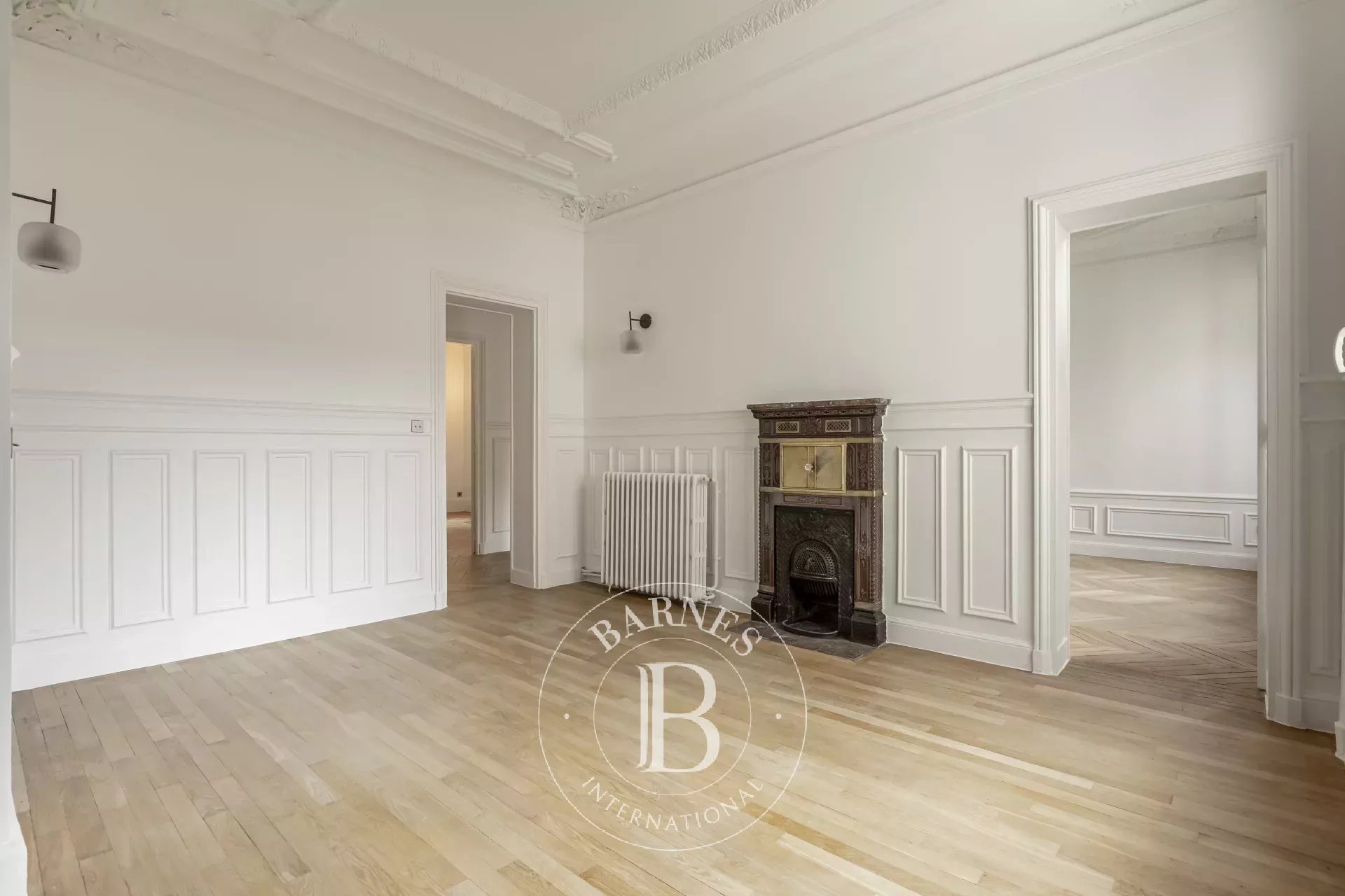ARC DE TRIOMPHE - 2 BEDROOMS - 5TH FLOOR - IMMACULATE CONDITION - picture 5