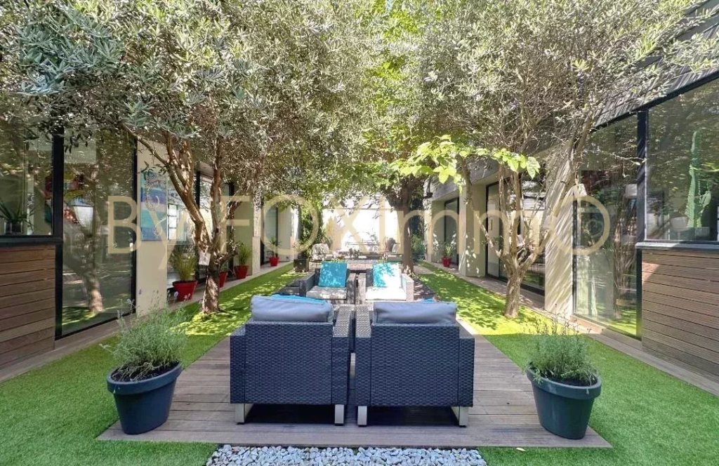 Apartment for sale in Roanne — Prestigious Contemporary Family Estate in Central Roanne, France