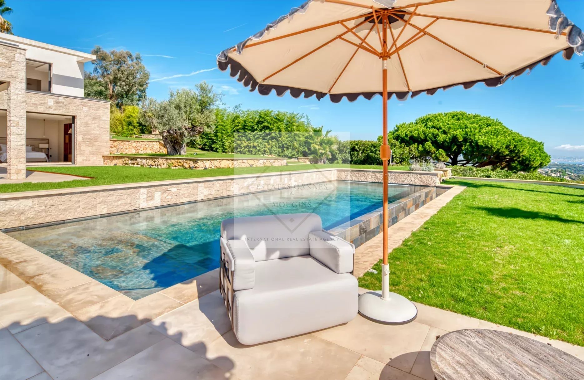 SUPER CANNES — EXCEPTIONAL BRAND-NEW CONTEMPORARY VILLA WITH PANORAMIC SEA VIEWS — photo 15