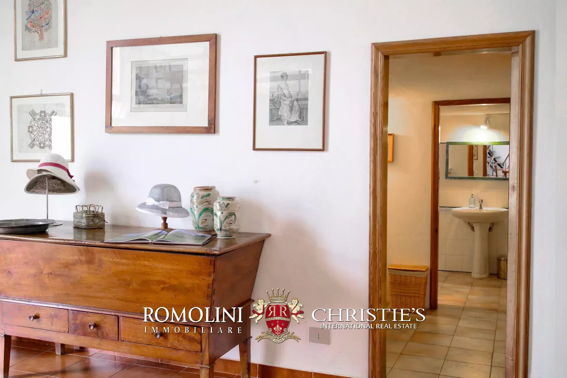18 Bedroom Vineyard's Image 71