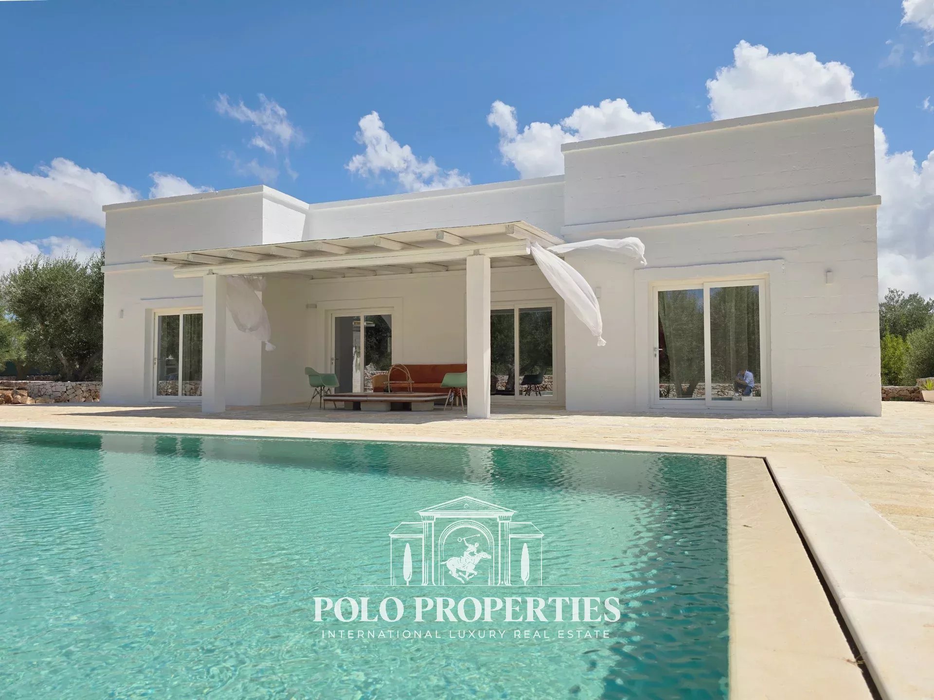 TRULLI ESTATE AND CONTEMPORARY VILLA WITH INFINITY POOL IN THE HEART OF THE ITRIA VALLEY