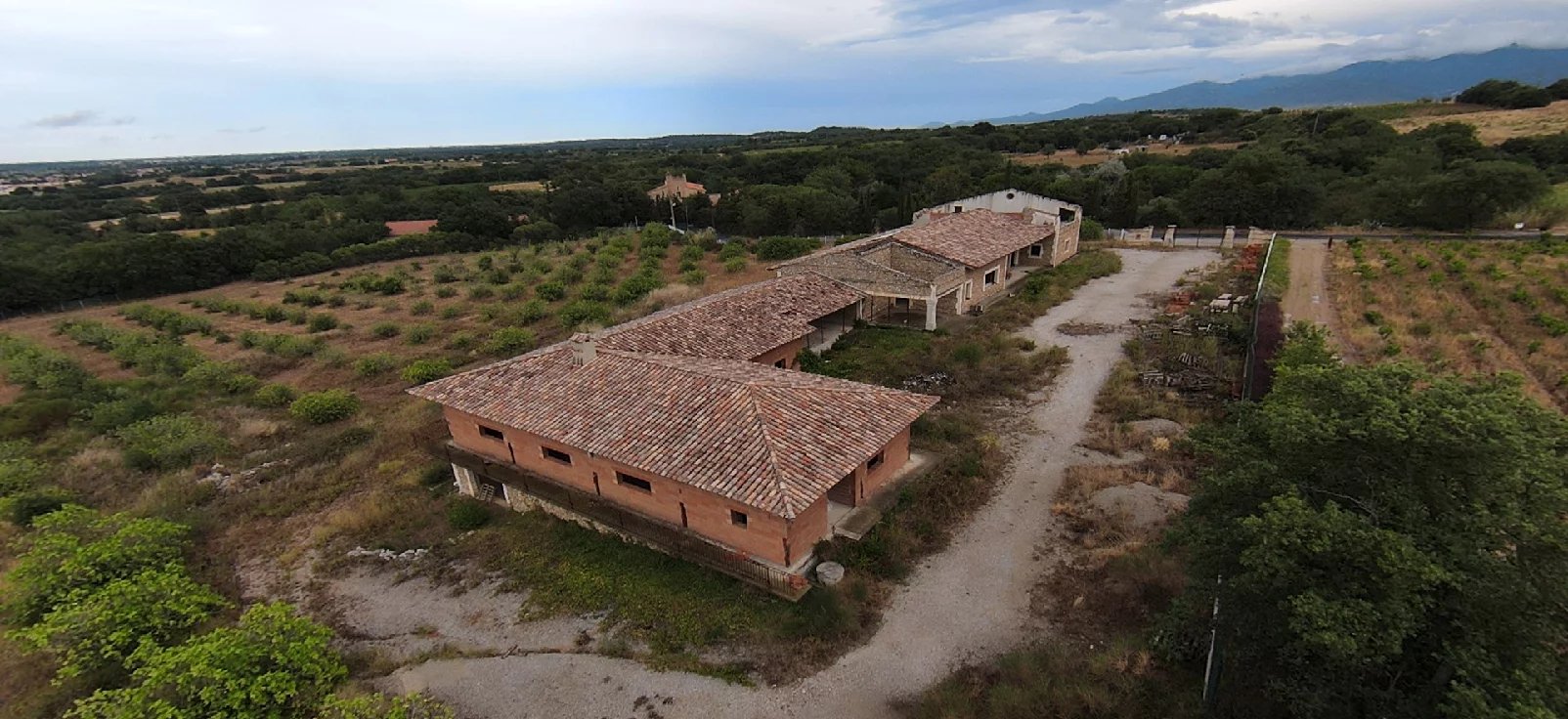 MAS EN PIERRE ET DEPENDANCES EN COURS DE CONSTRUCTION, PERPIGNAN SUD