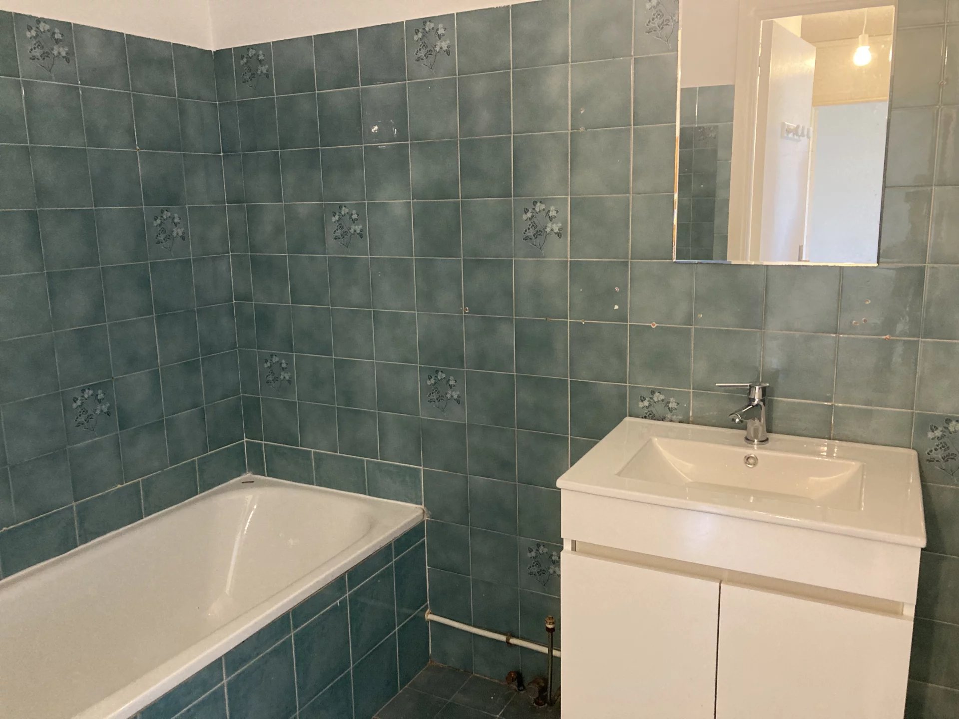 Grasse : dans petit immeuble proche toutes commodités à pieds2 pièces en rez de chaussée composé d'un ...