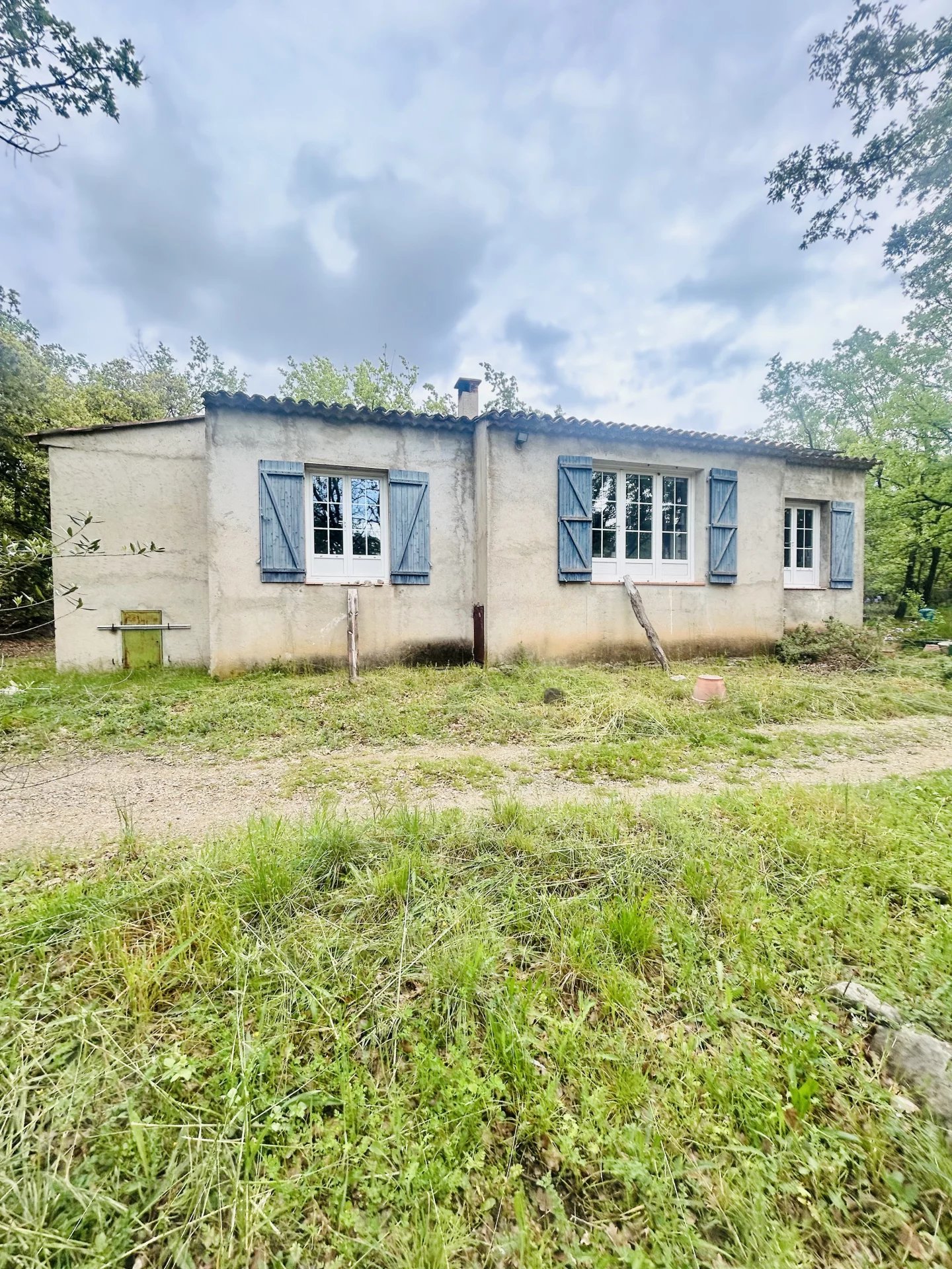 Maison autonome 140m2 sur terrain de 1hectare à Figanières