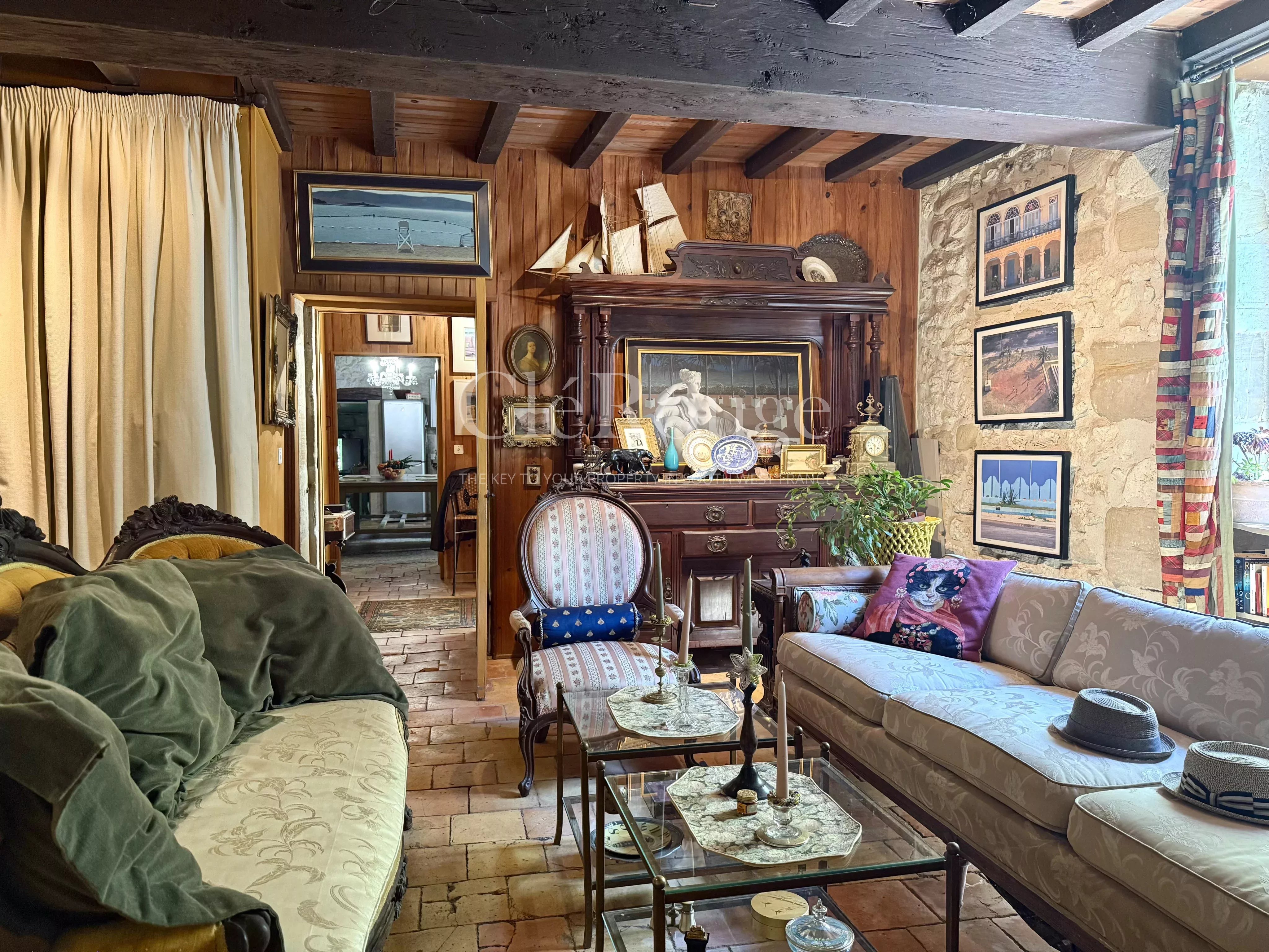 5 minutes from Lauzun - Stone house with barns, pond and park