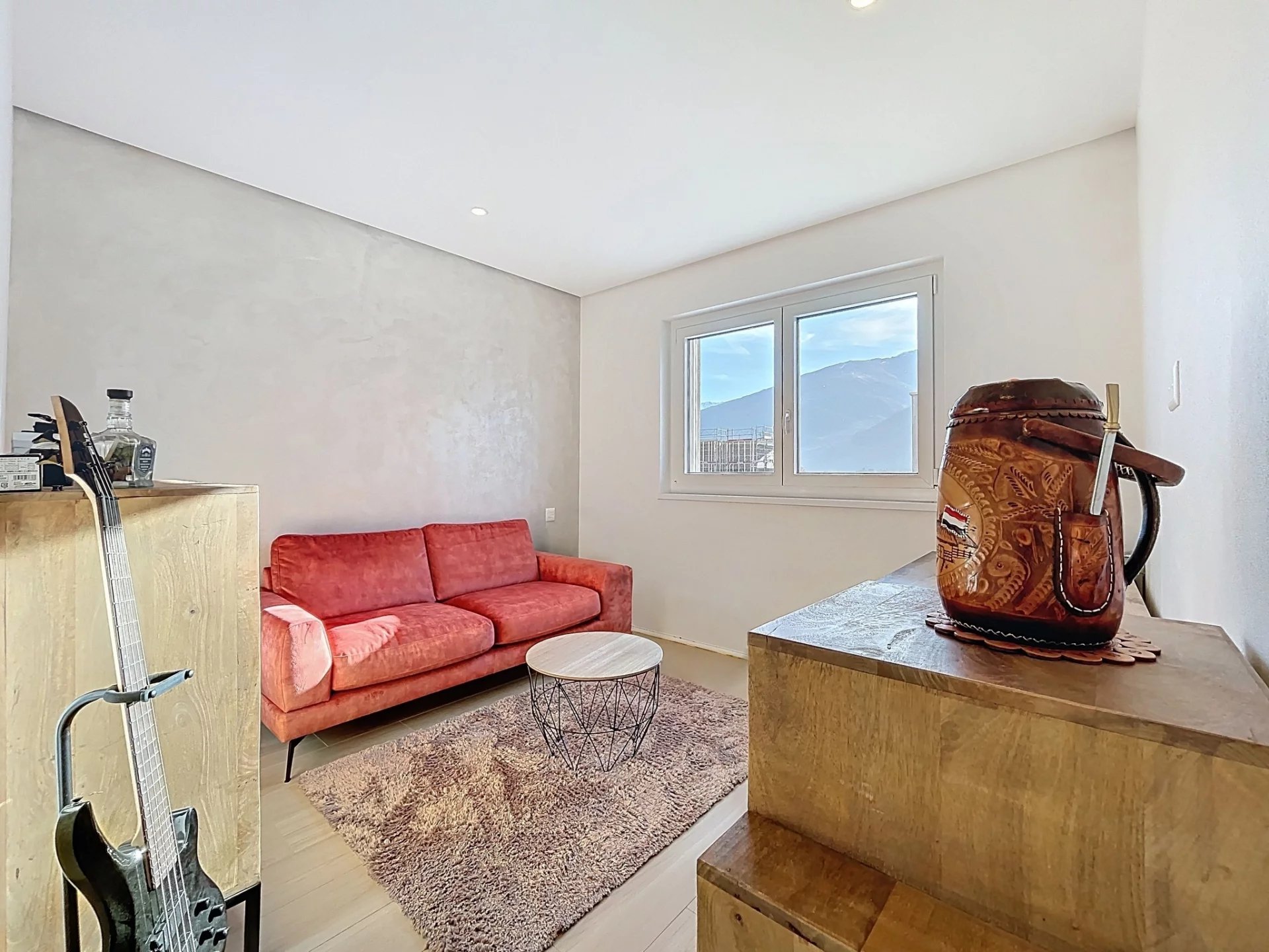 Maison moderne et jardin cosy