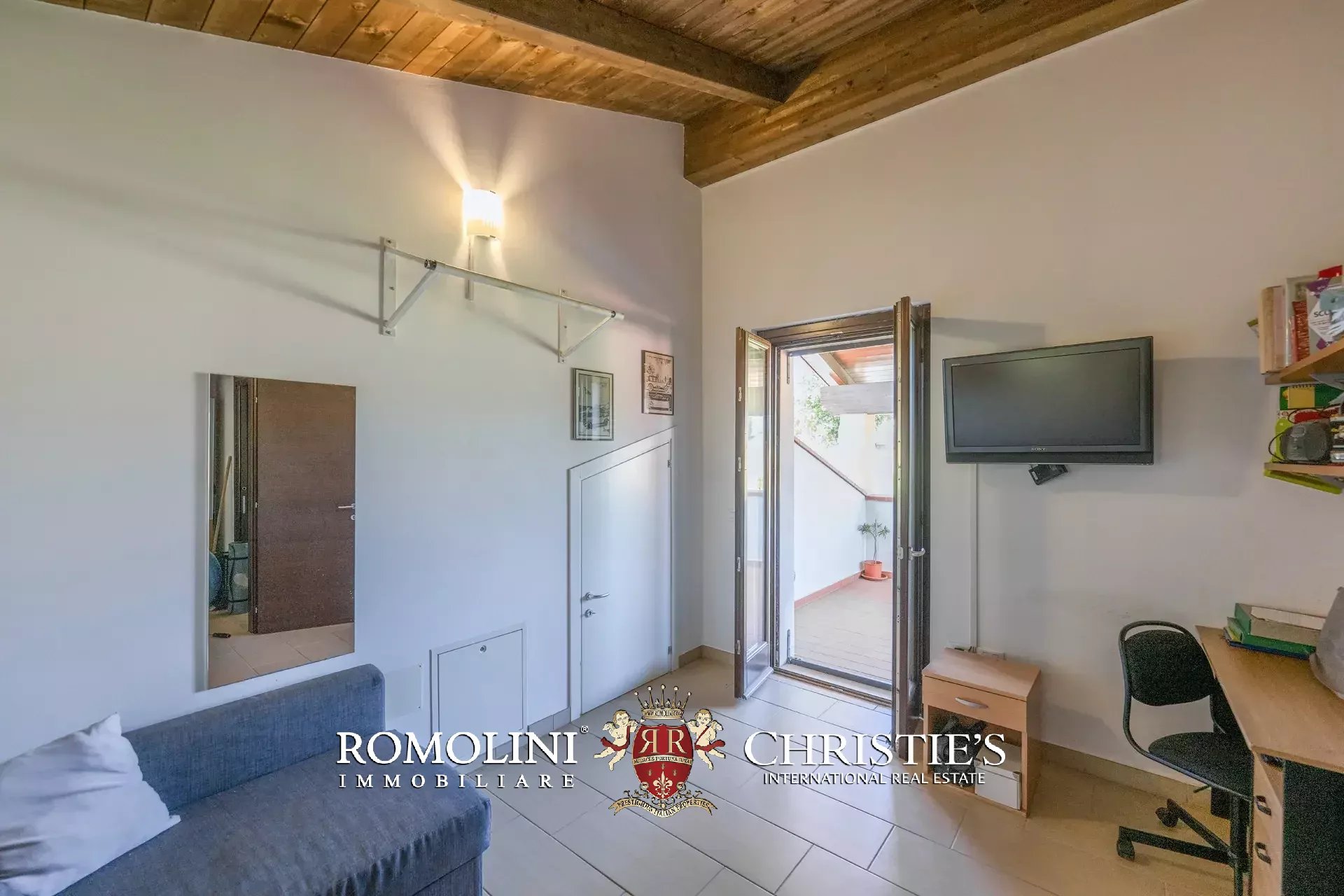 5 Bedroom Vineyard's Image 37