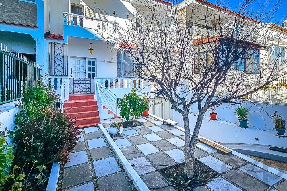 Moradia T3 com potencial de rentabilização – Gambelas, Montenegro