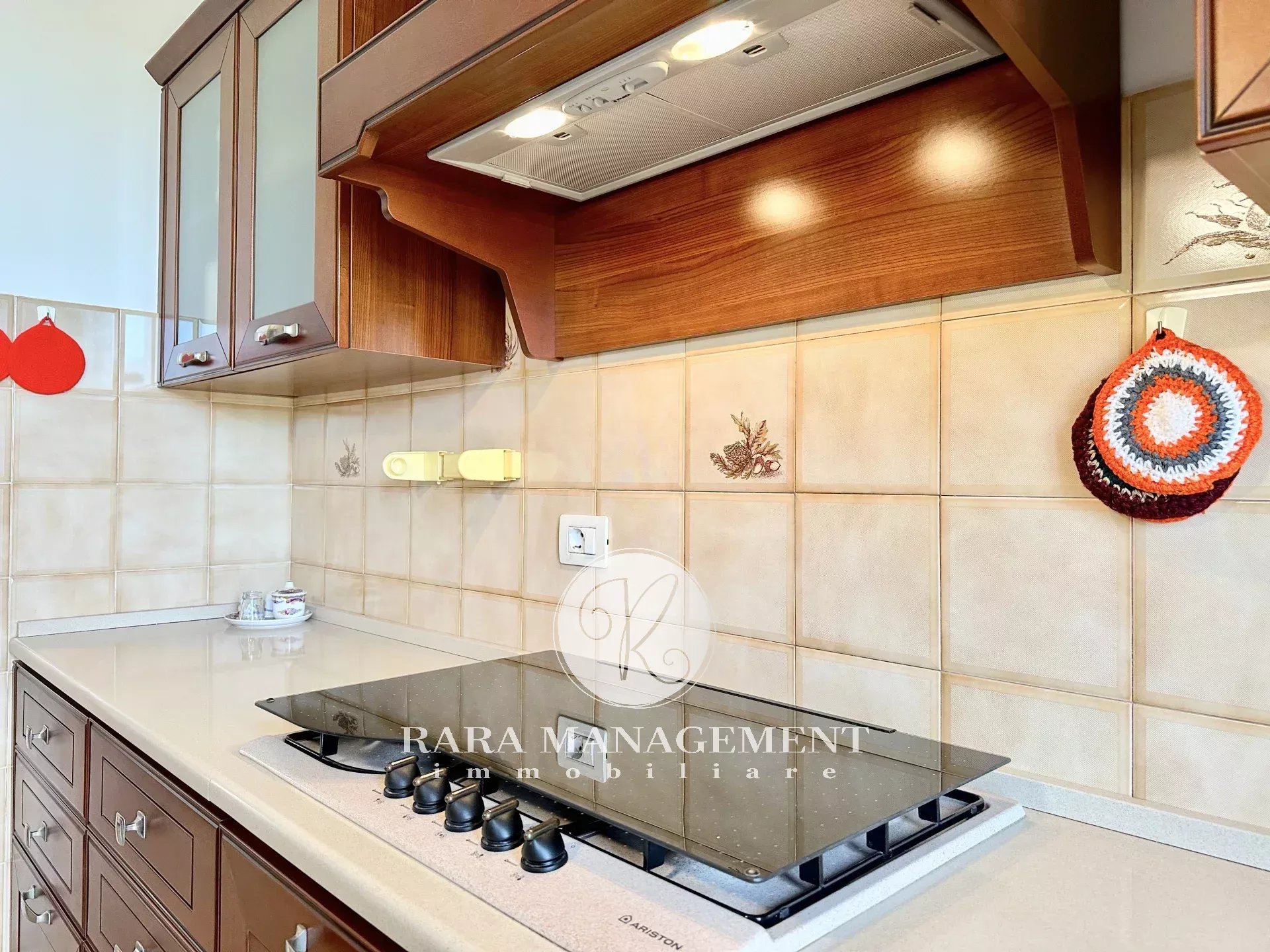 PORTO SANT'ELPIDIO, ZONA CRETAROLA | ARREDATO | NO CONDOMINIO | 2 CAMERE MATRIMONIALI | 2 BALCONI | MANSARDA | POSTO AUTO ESCLUSIVO | CORTE ESCLUSIVA | ZONA RESIDENZIALE RISERVATA E BEN SERVITA |