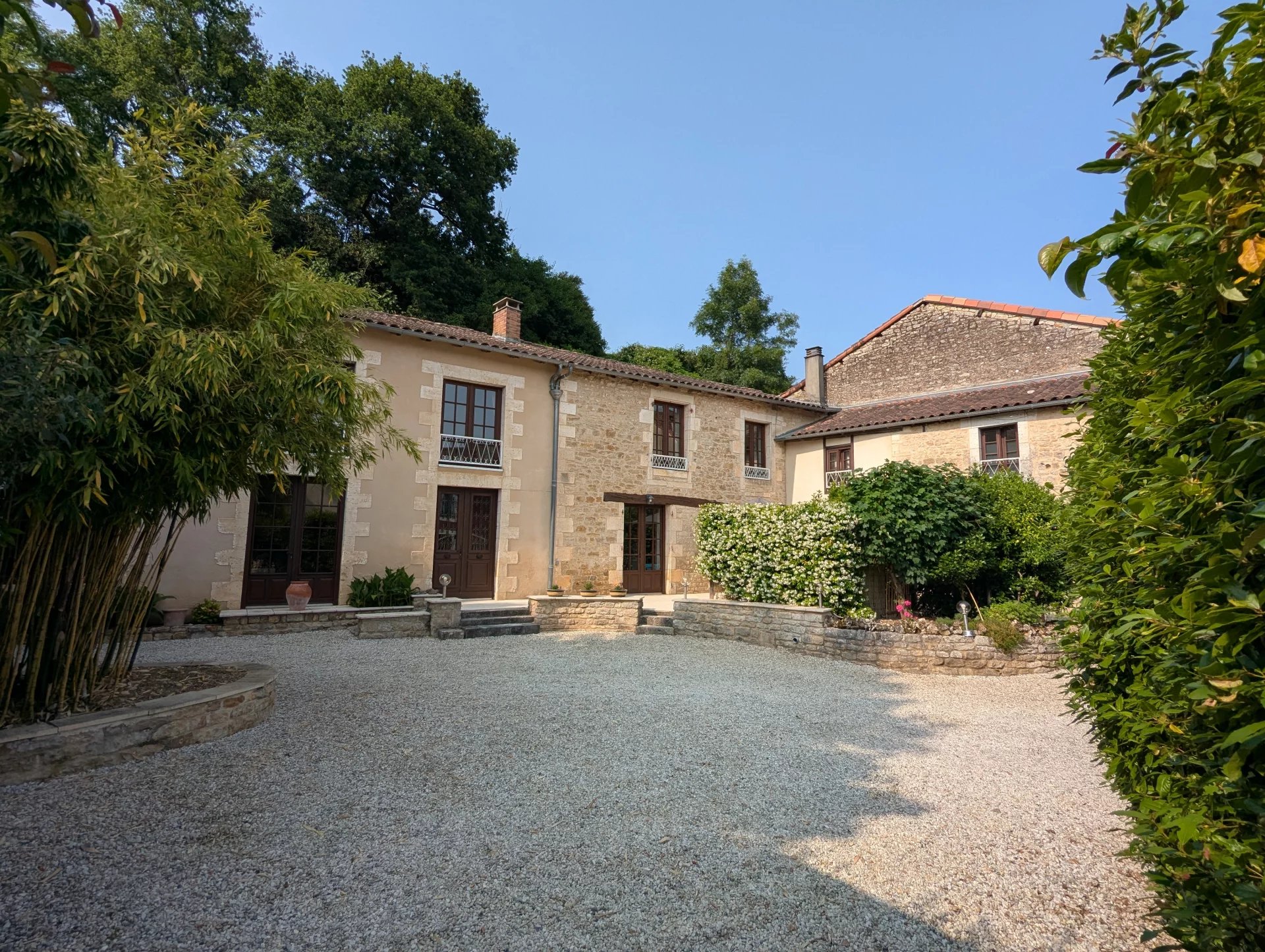 Attractive and Spacious 5 Bedroom Village House with 2 Bedroom Annex