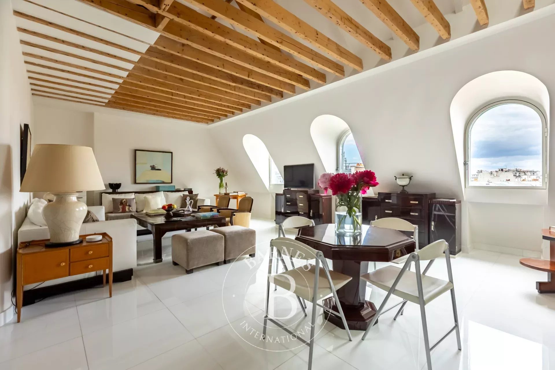 Paris 16th – Raymond Poincaré – Open View – Top Floor