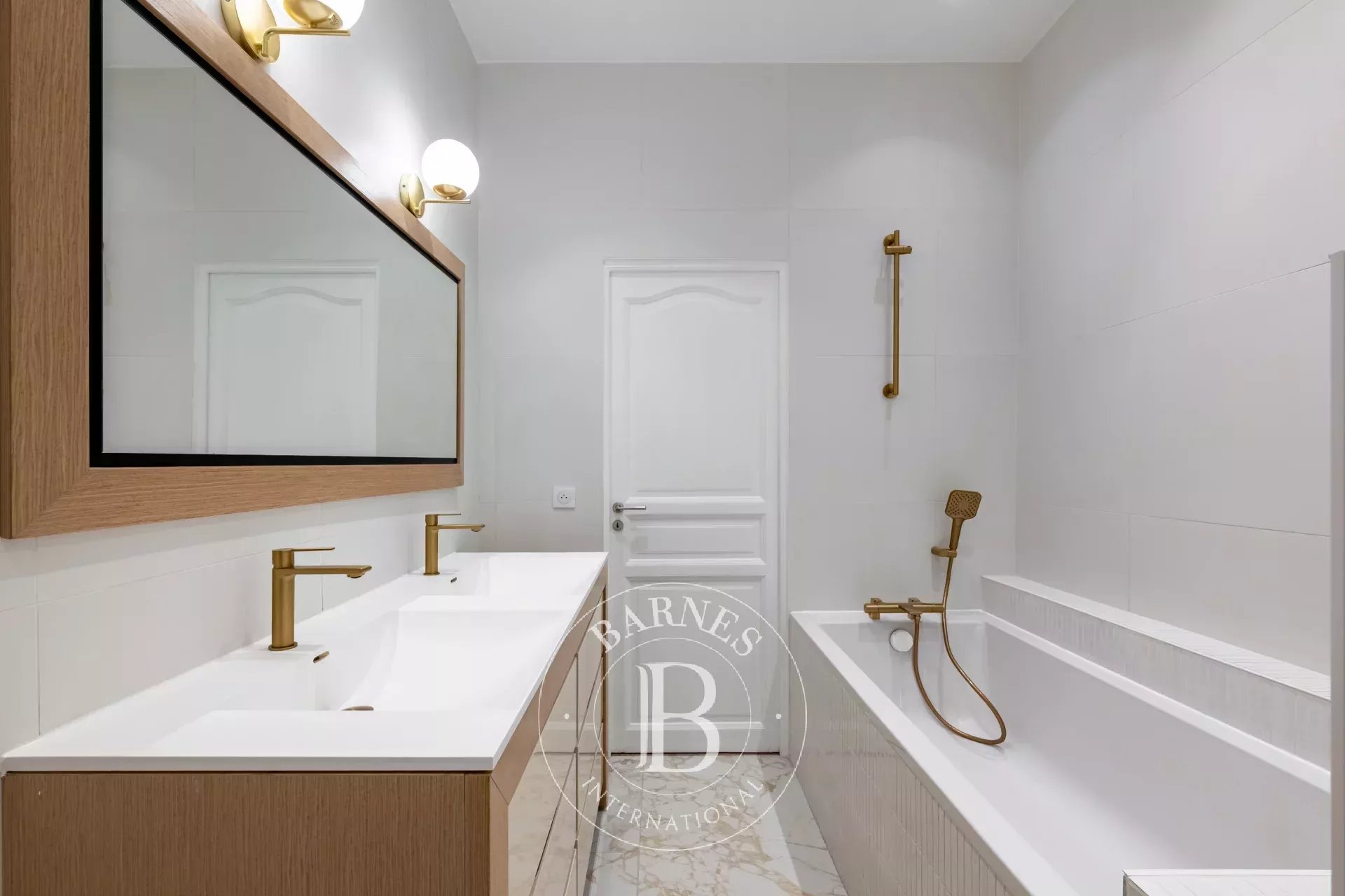 Daire Paris 3ème - picture 9