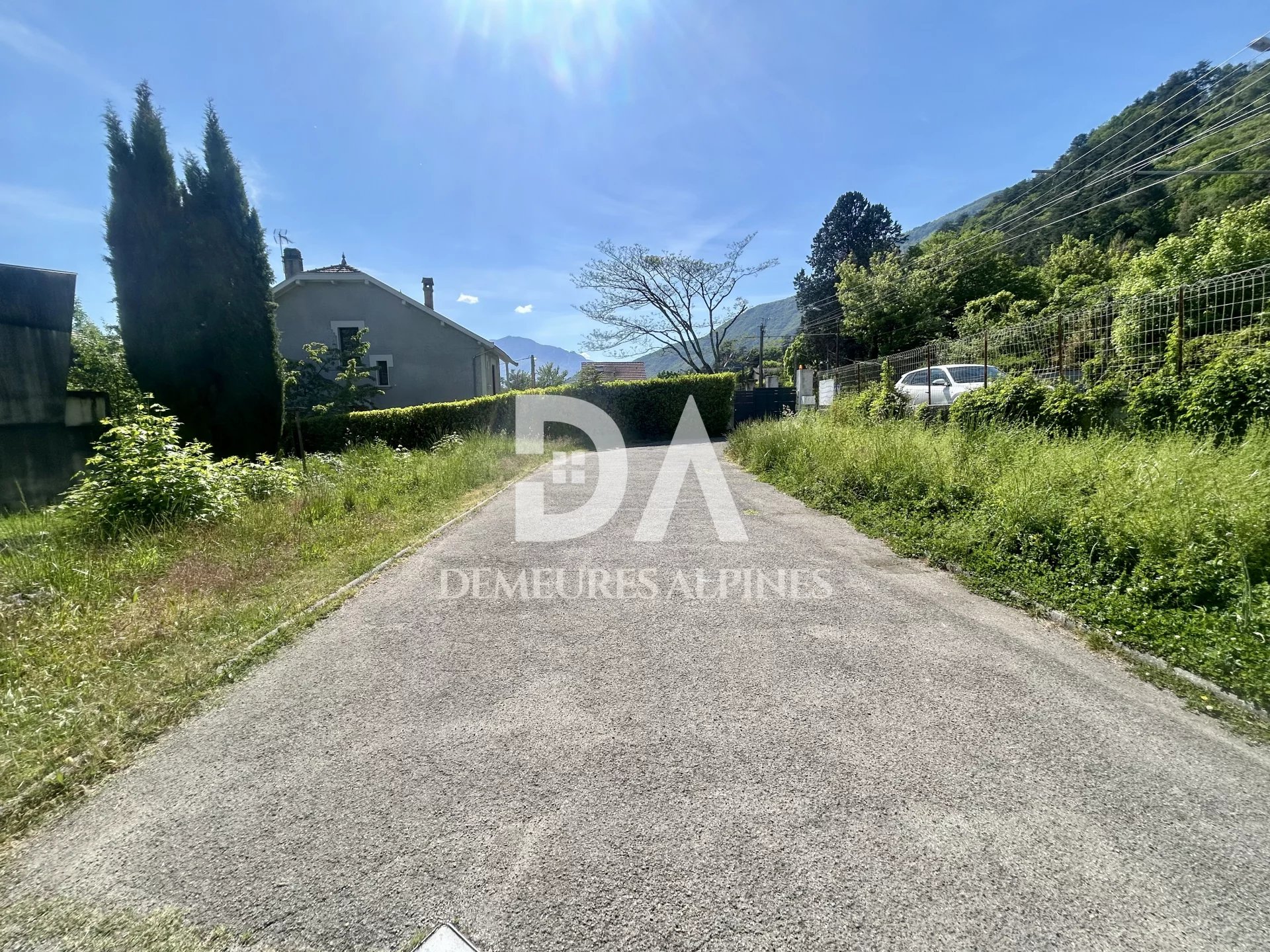 Corenc – Terrain Plat 719 m² – Emplacement Privilégié & Projet Signature - Photo 3