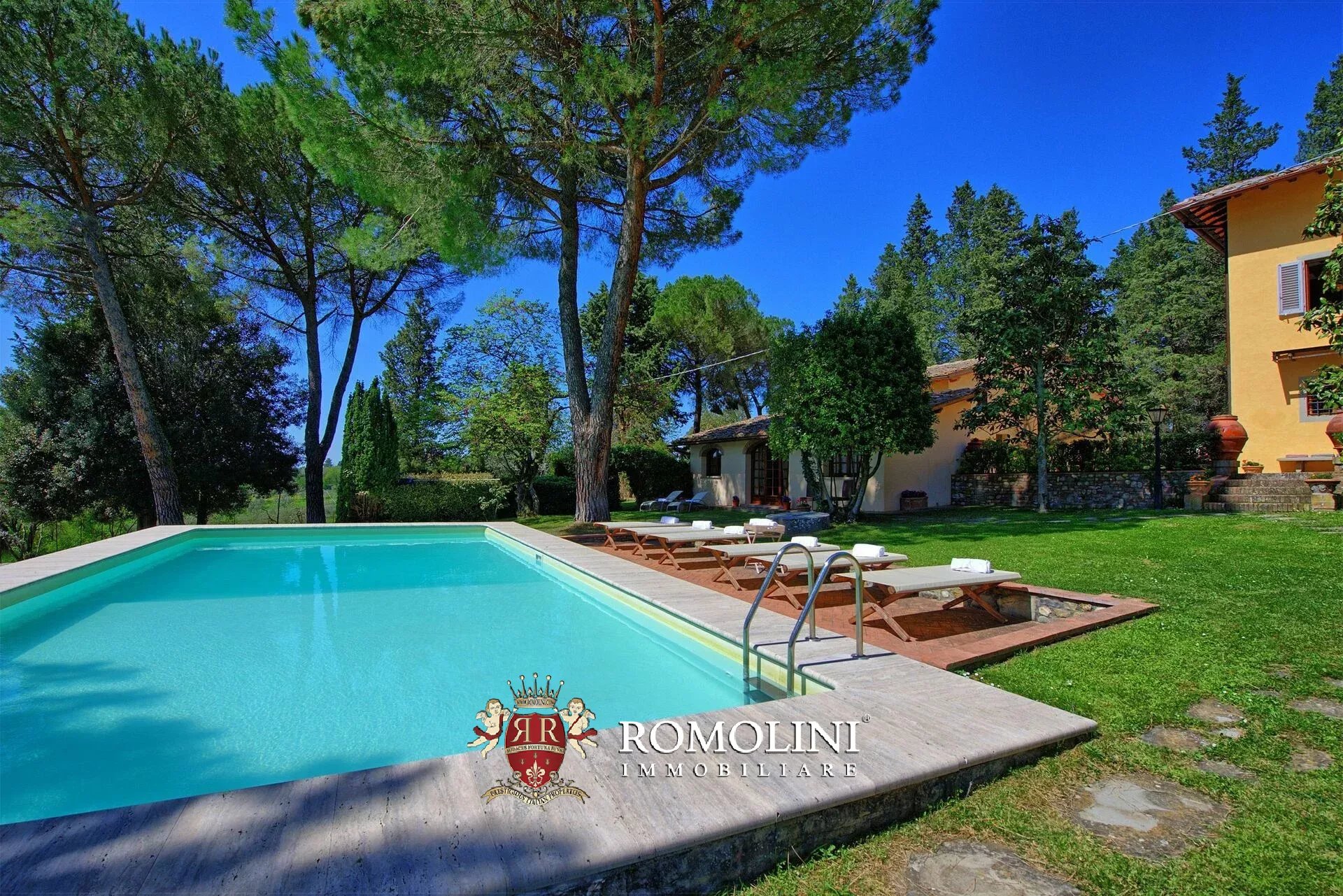 8 Bedroom Villa/Townhouse's Image 8