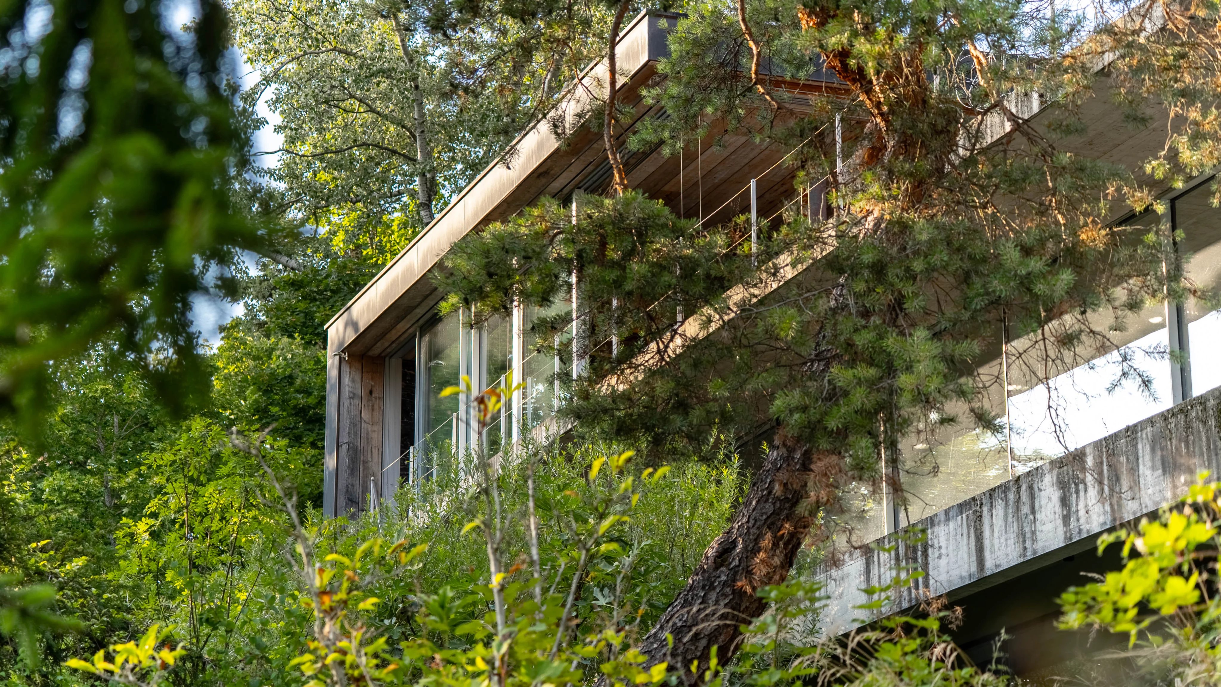 Architect-designed home in Conches, surrounded by nature, light, and panoramic views