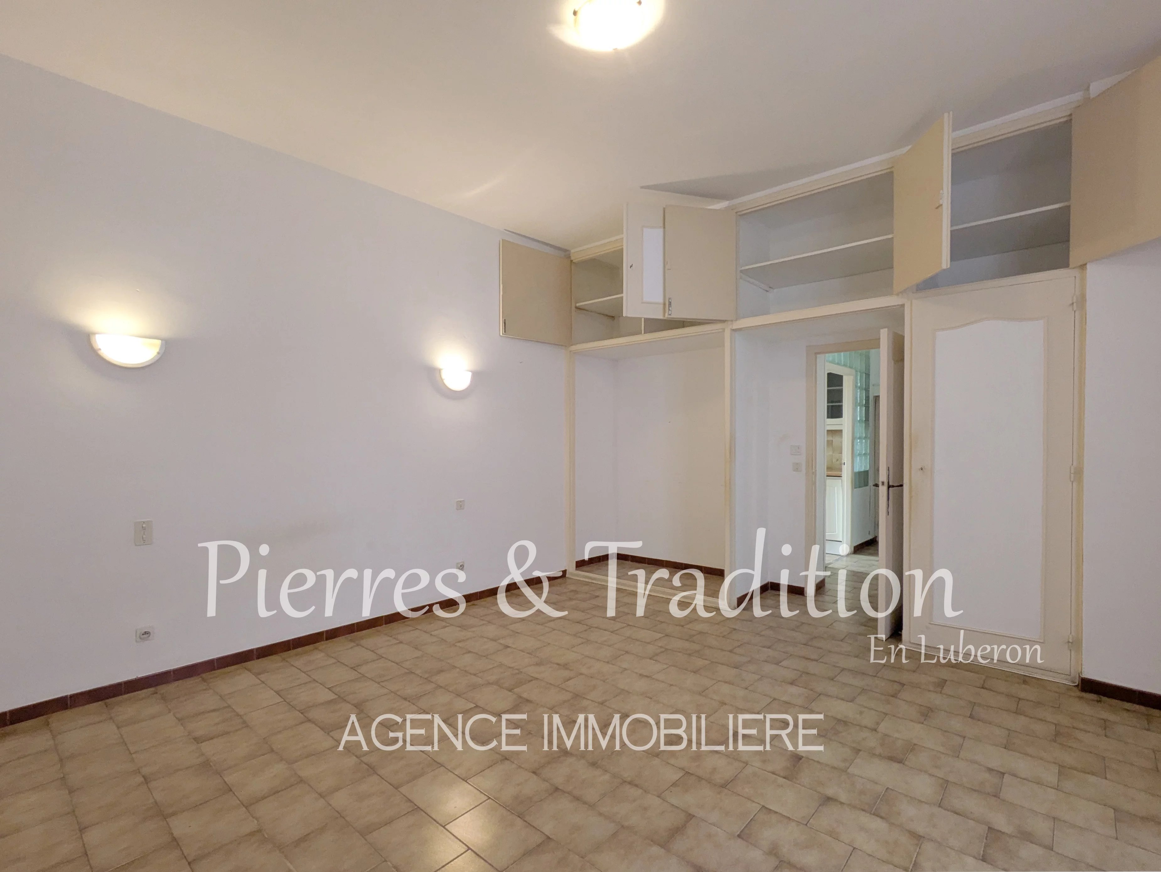 Apt, centre-ville, appartement T2 avec ascenseur.