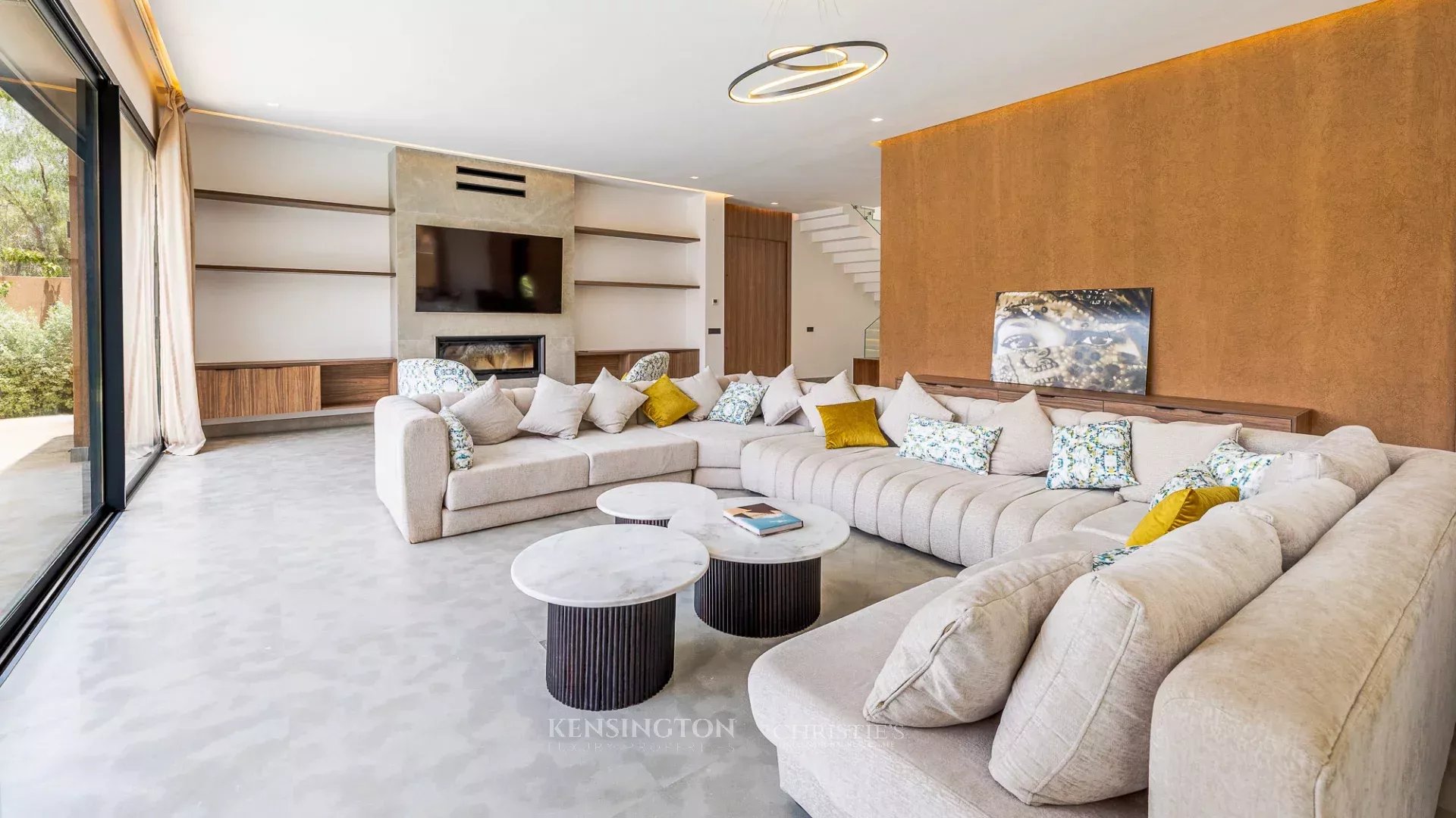 5 Bedroom Villa/Townhouse's Image 3