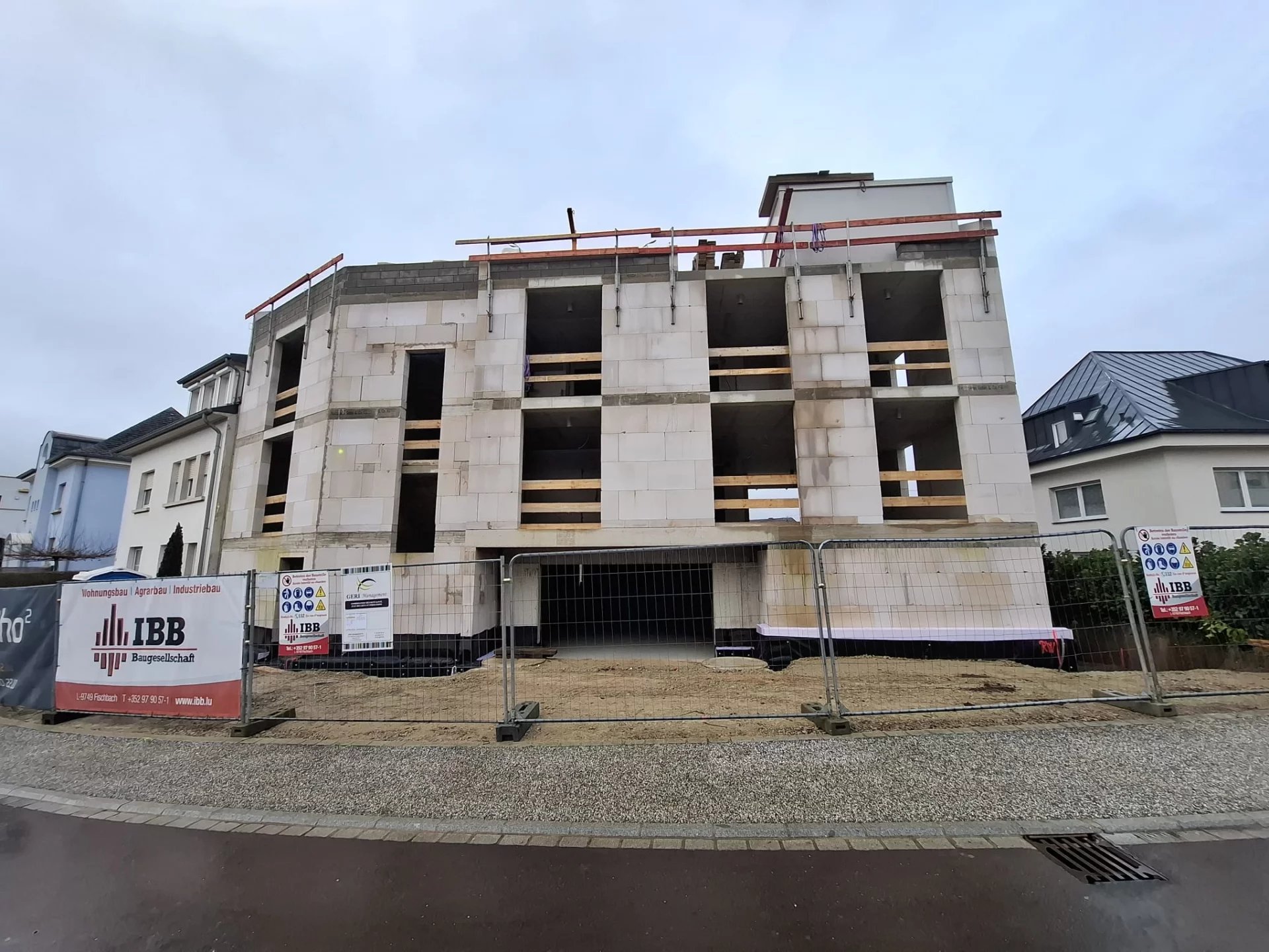 Wohnung - 2 Schlafzimmer - Loggia - innen Stellplatz