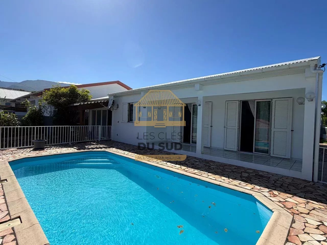 A VENDRE - MAISON DE TYPE T4 DE 122 M² ENVIRON - SAINT JOSEPH - 345 000 €