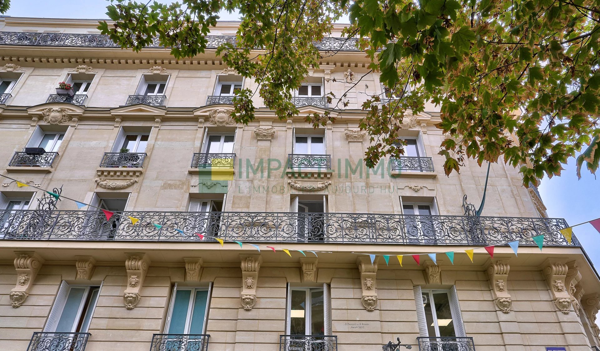 BEL ANCIEN A RENOVER AVEC BALCON