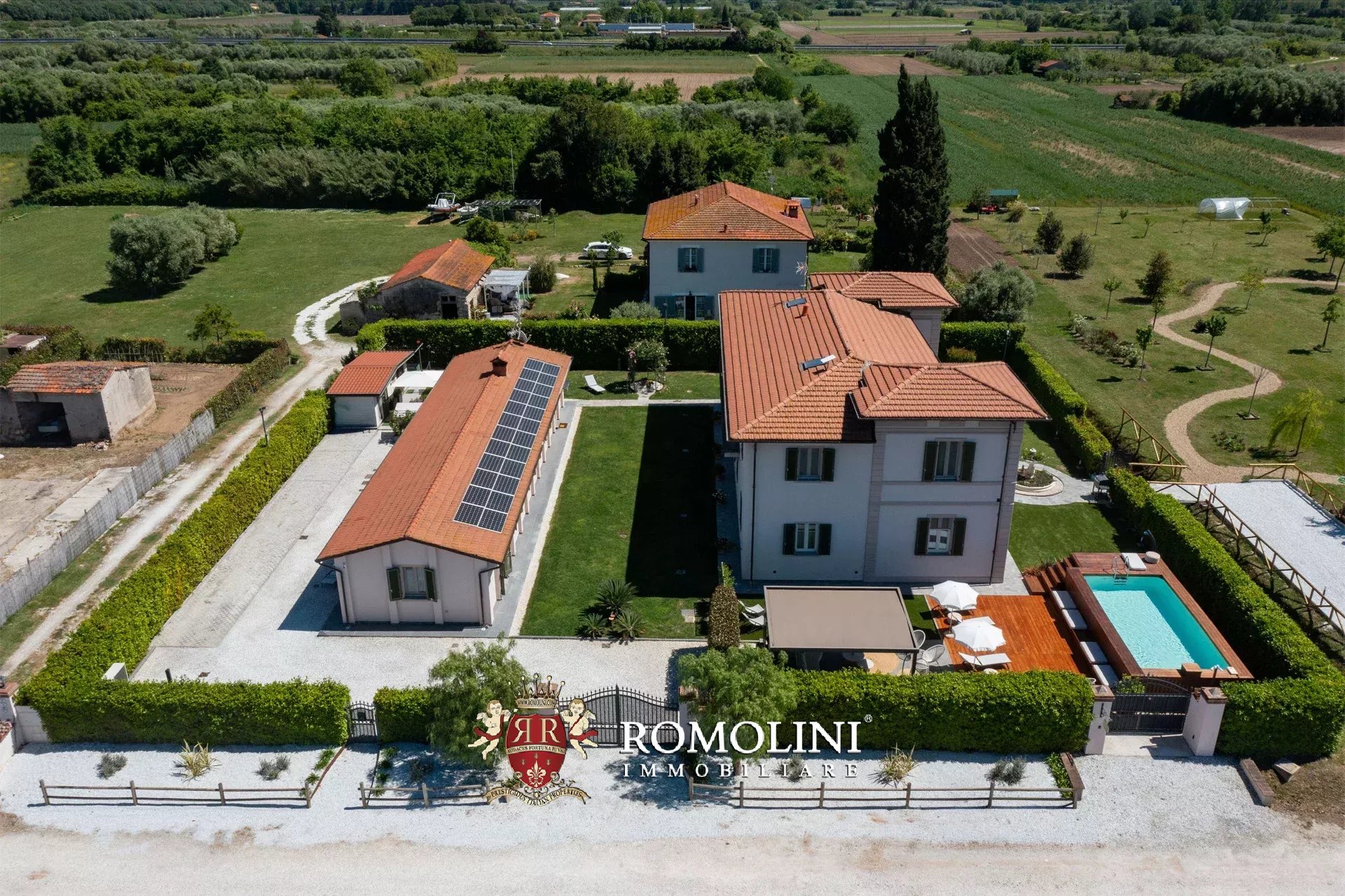 6 Bedroom Villa/Townhouse's Image 9
