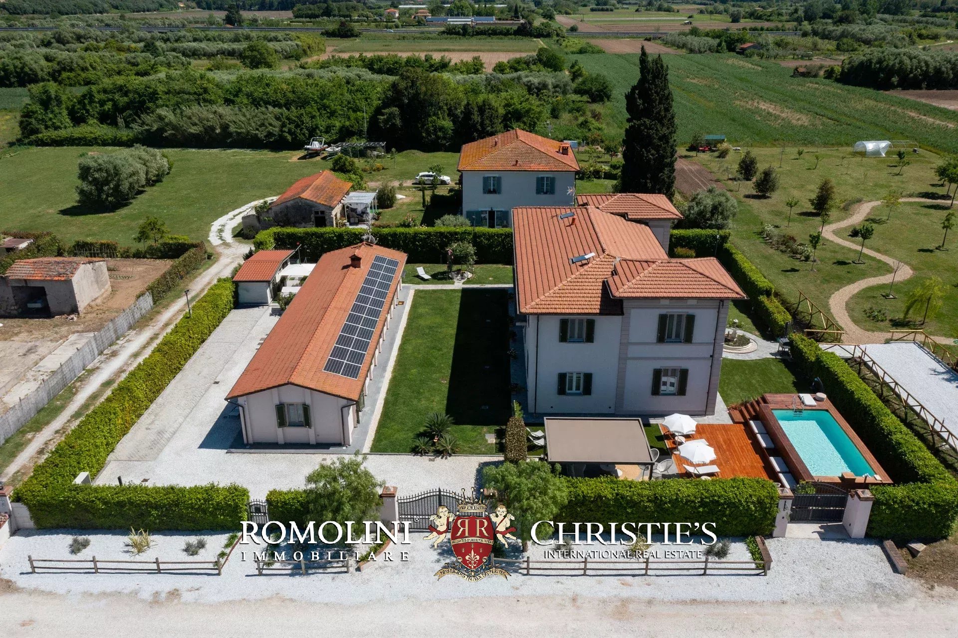 6 Bedroom Villa/Townhouse's Image 9