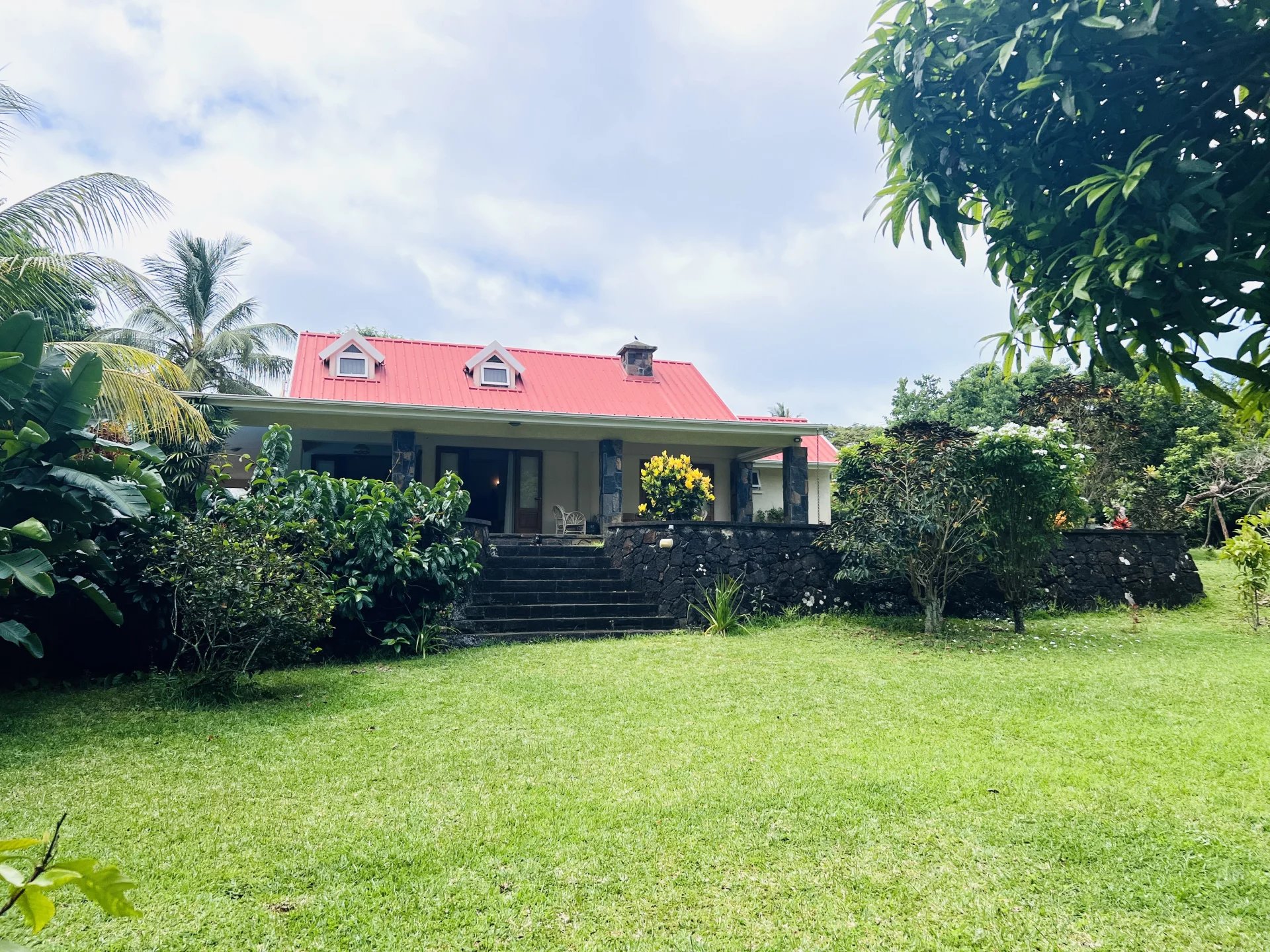 BRAS D'EAU - Large property - 5 bedrooms
