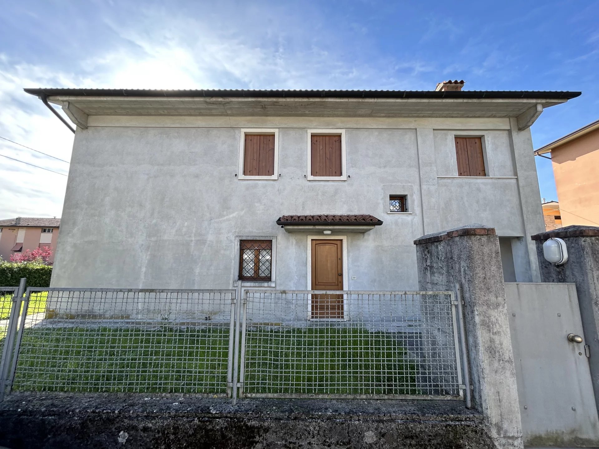 DETACHED VILLA IN VITTORIO VENETO - PROSECCO HILLS - VENETO, ITALY