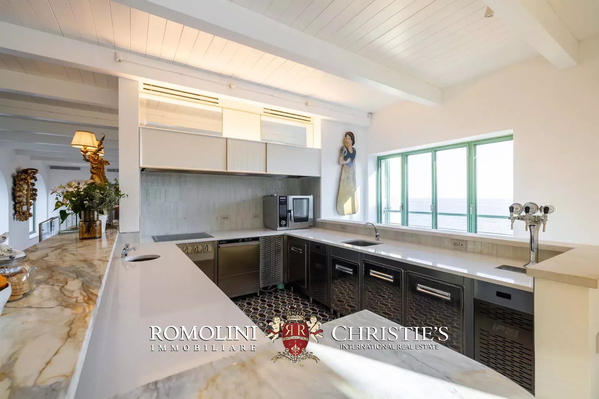 8 Bedroom Villa/Townhouse's Image 78