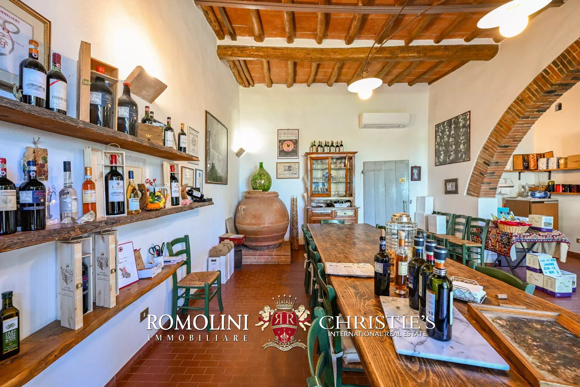 17 Bedroom Vineyard's Image 33