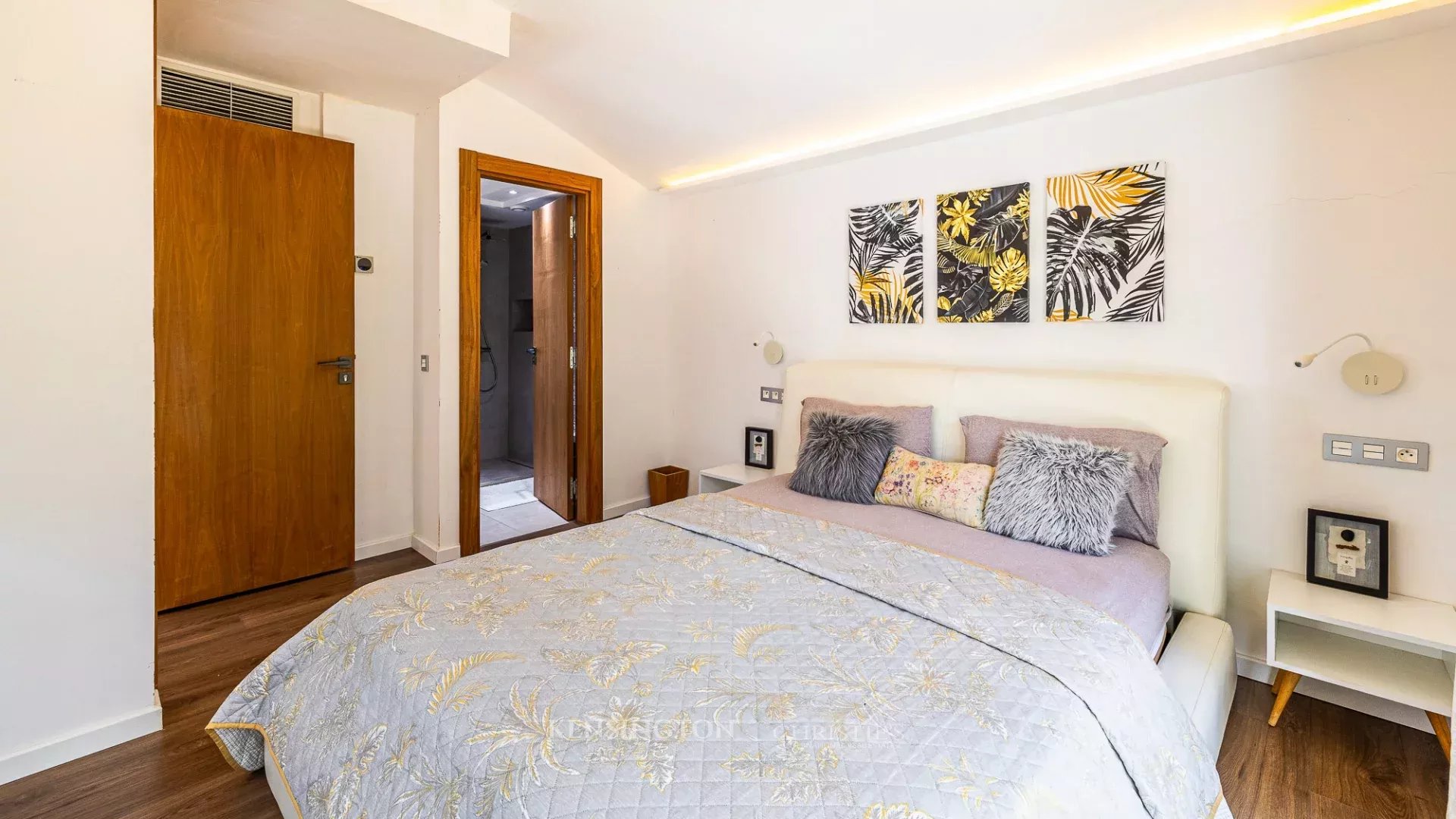 8 Bedroom Villa/Townhouse's Image 13