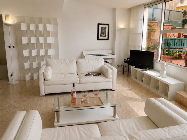 VILLEFRANCHE-SUR-MER, OLD TOWN - VILLAGE HOUSE OF 118M2 WITH A 20M2 TERRACE — photo 5