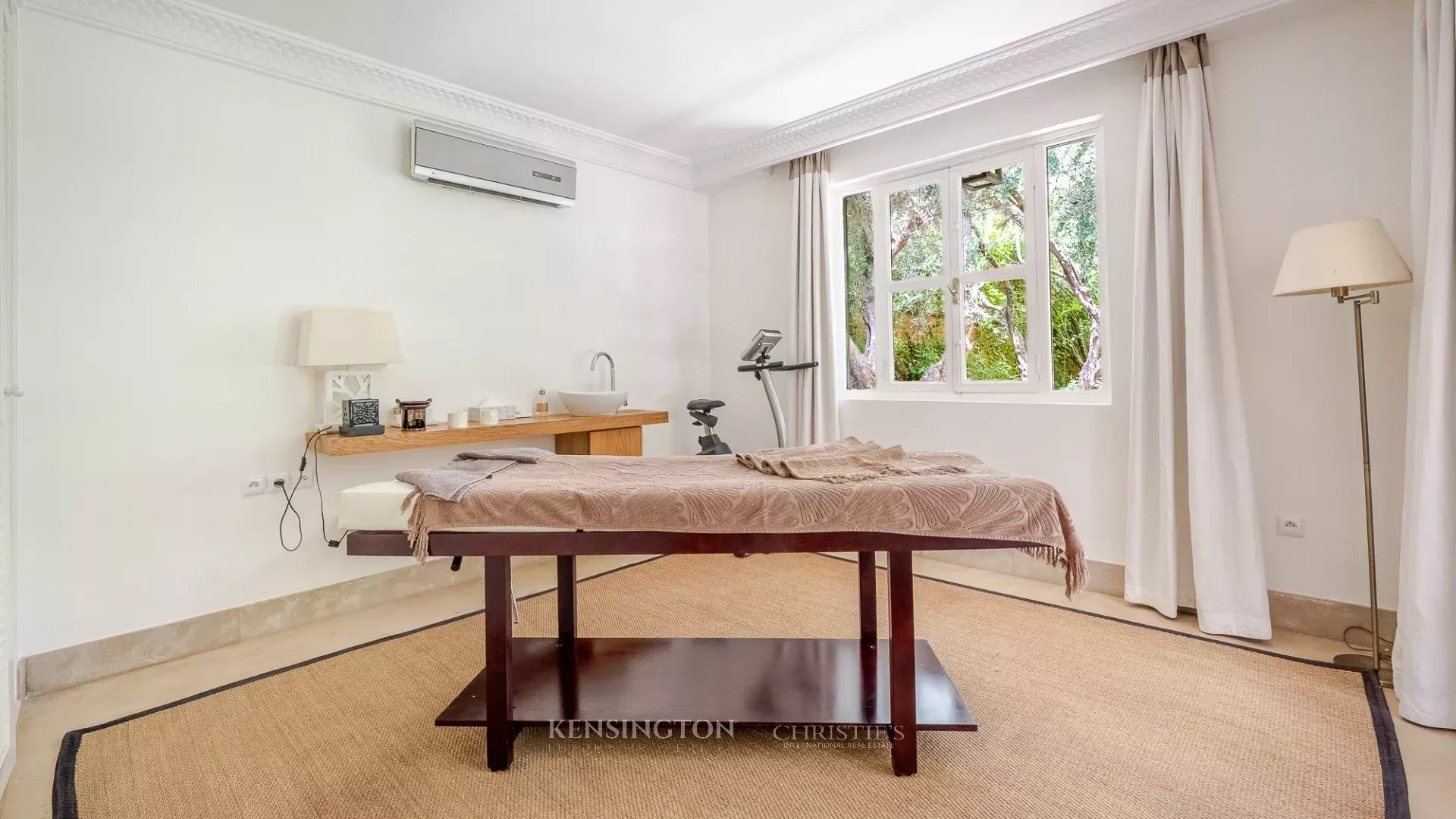 6 Bedroom Villa/Townhouse's Image 27