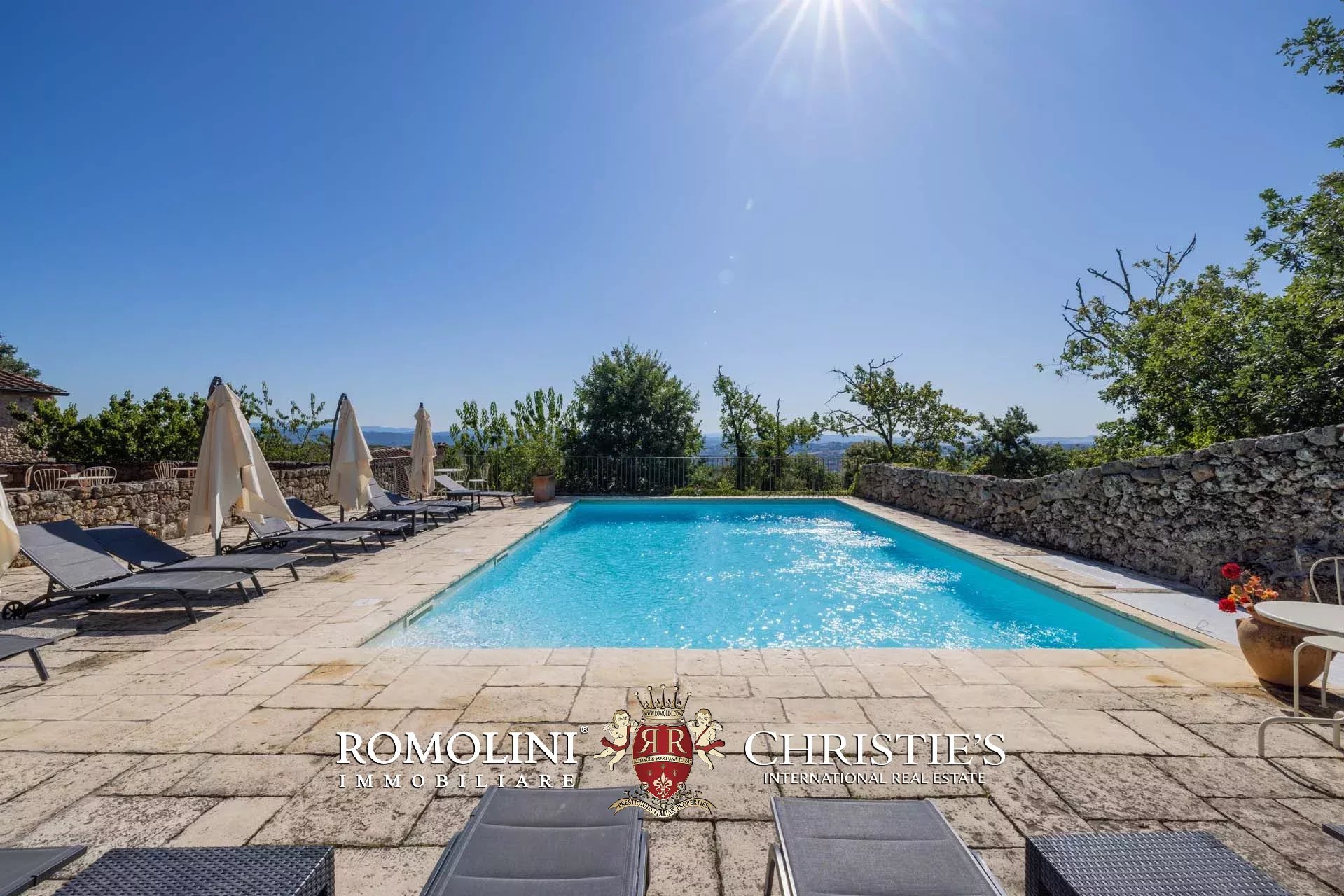 14 Bedroom Villa/Townhouse's Image 11