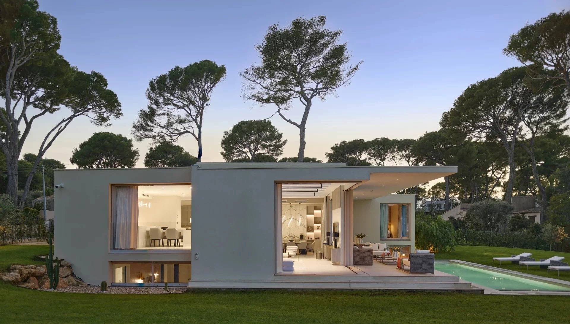 LUXUEUSE VILLA CONTEMPORAINE NEUVE - CAP D'ANTIBES