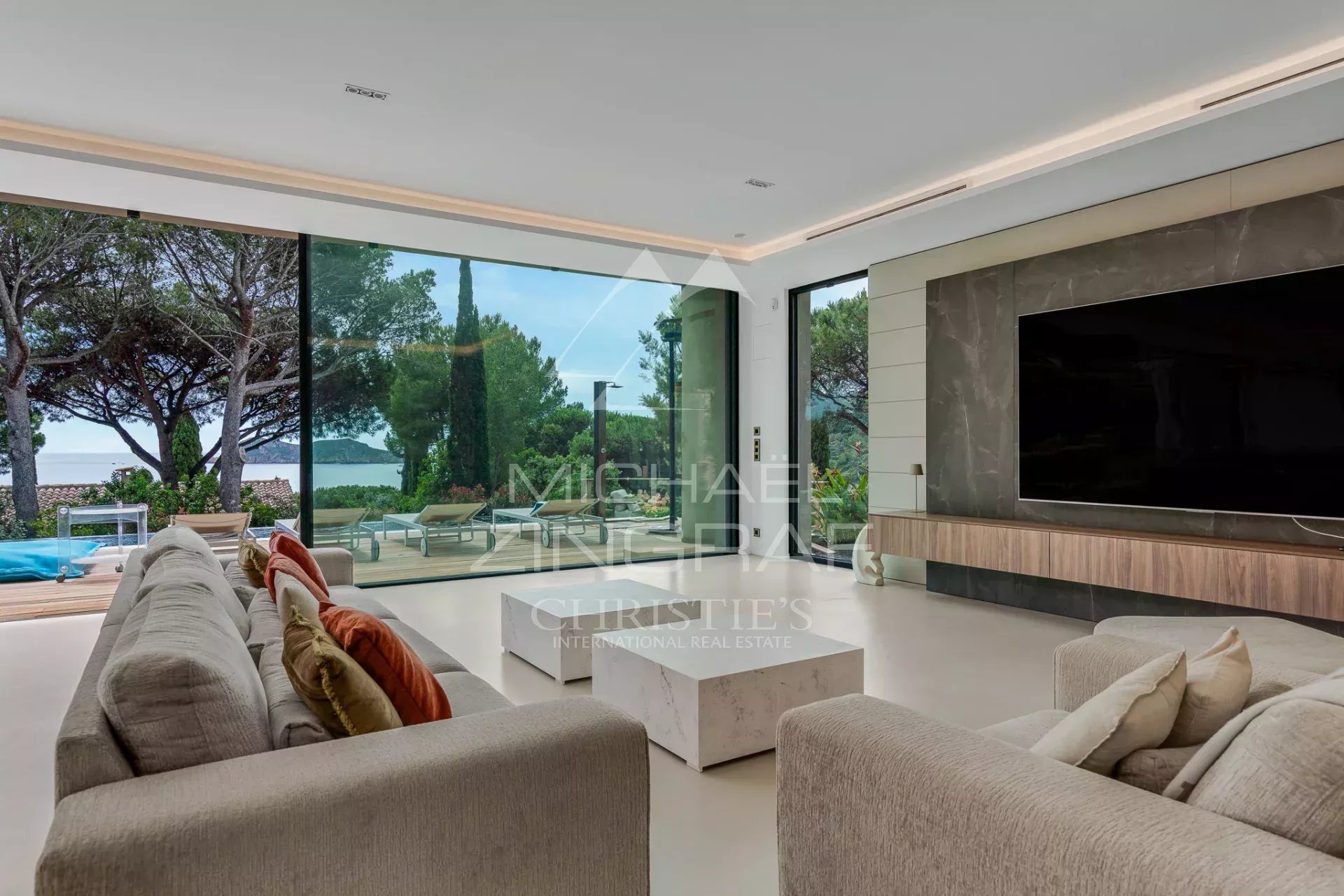6 Bedroom Villa/Townhouse's Image 4