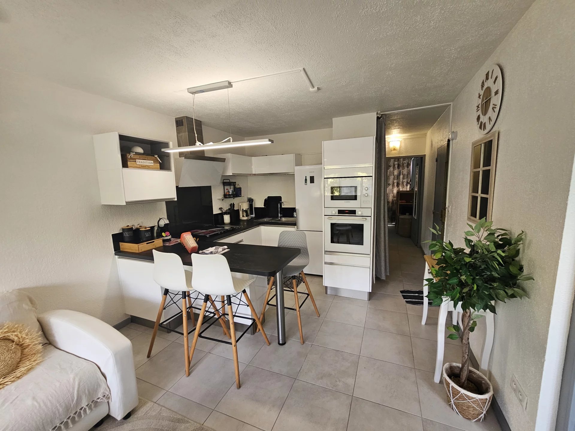 À vendre – Appartement F3 de standing en rez-de-jardin à 300 m de la plage